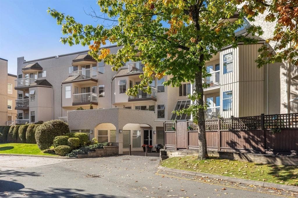 210 - 1860 E Southmere Crescent, Surrey, V4A 6Y7 — photo 1