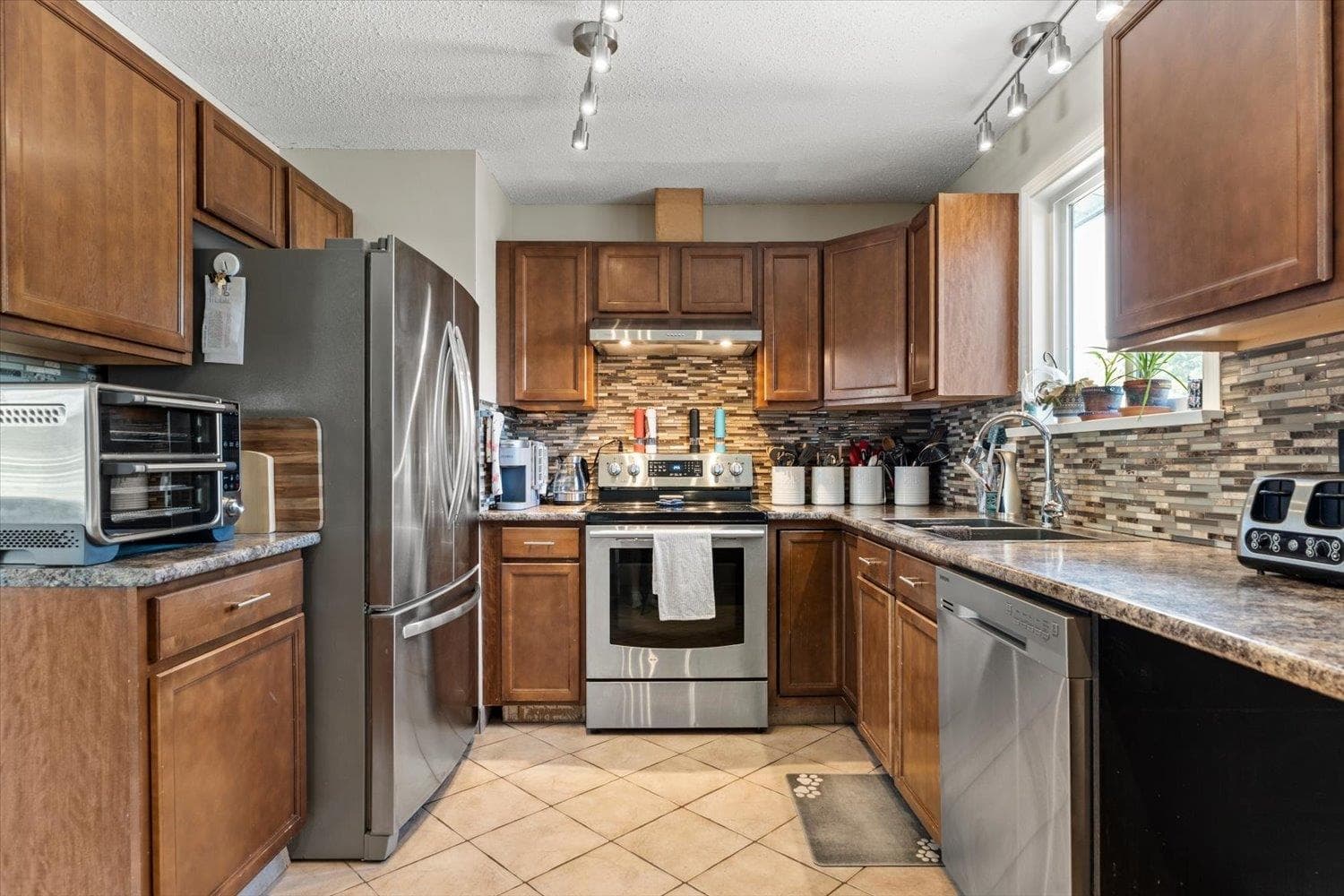 9334 James Street, Chilliwack, V2P 6G9 — photo 5