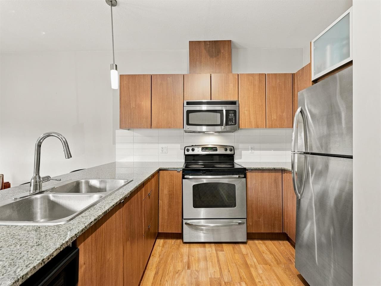 224 - 9655 King George Boulevard, Surrey, V3T 0C7 — photo 5