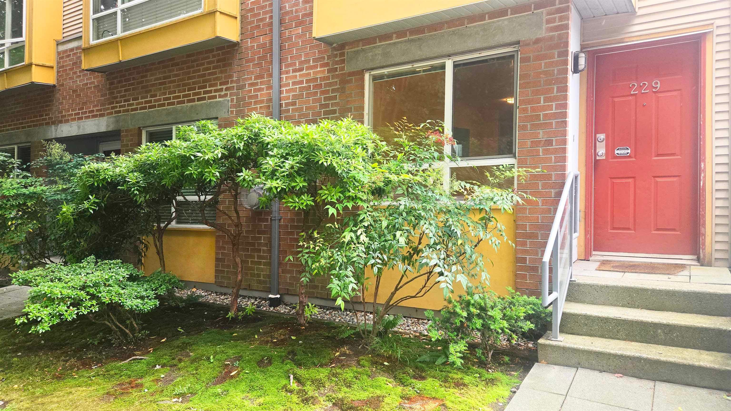 229 E 11th Avenue, Vancouver, V5T 2C4 — photo 1