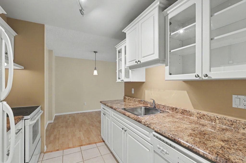 404 - 1210 Pacific Street, Coquitlam, V3B 6K3 — photo 4