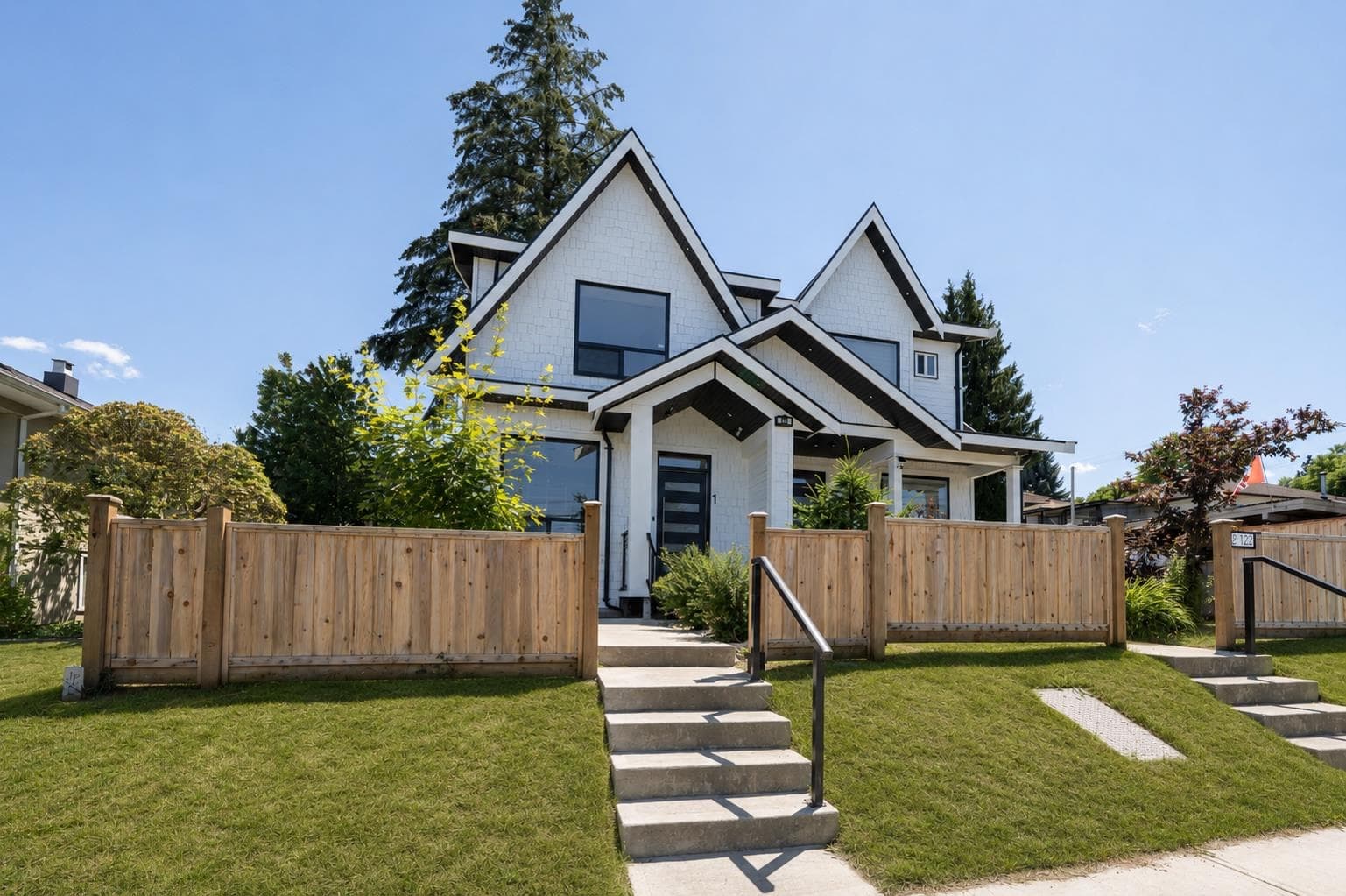 1 - 122 Eighth Avenue, New Westminster, V3L 1X8 — photo 1