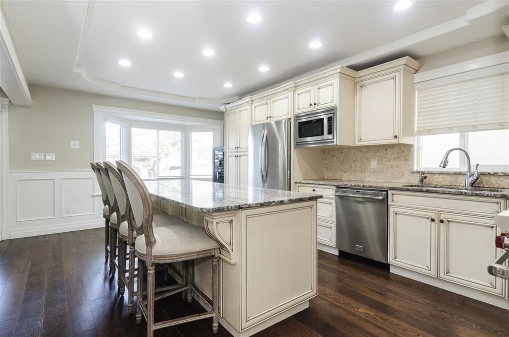 183 N Howard Avenue, Burnaby, V5B 1J6 — photo 1