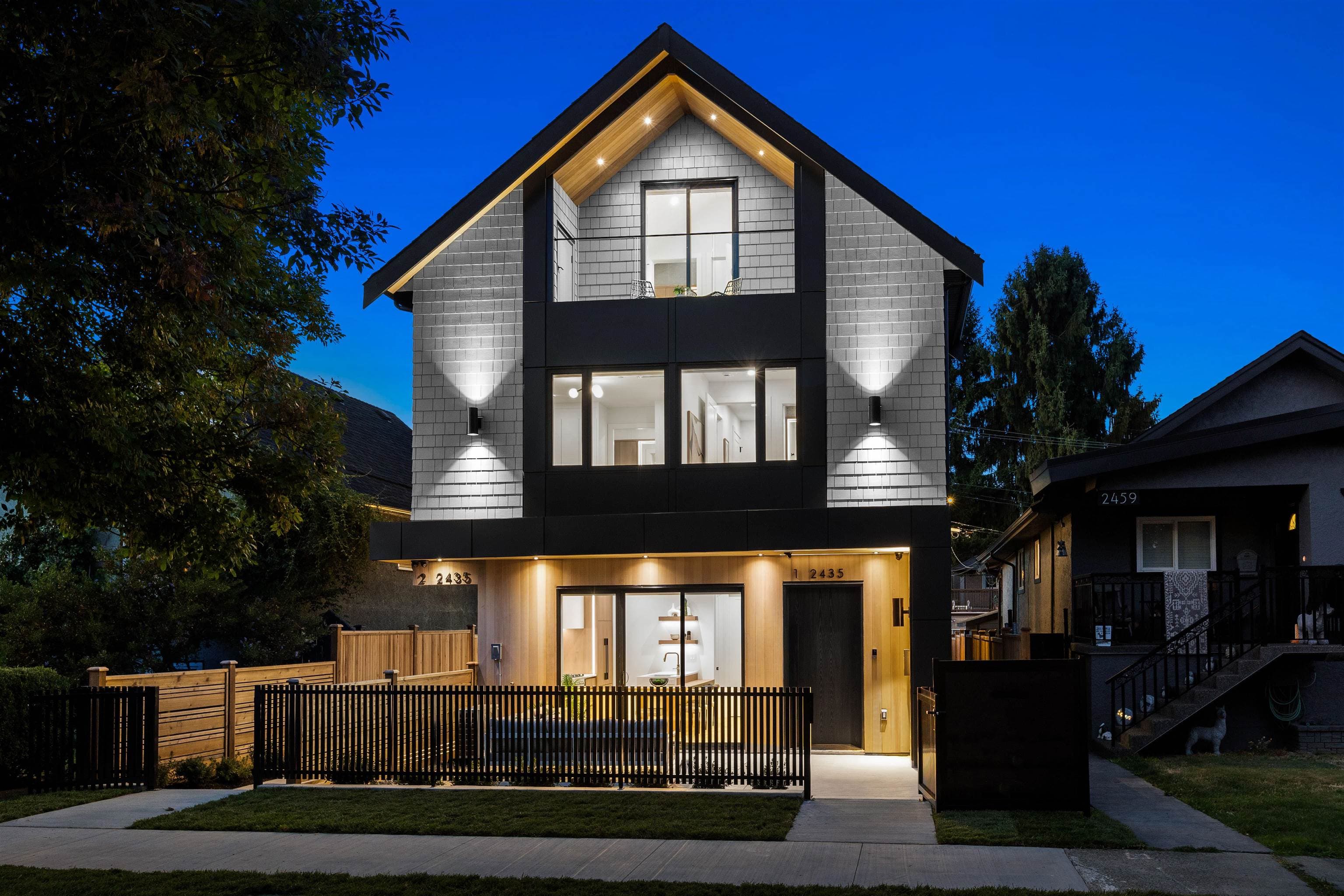 1 - 2435 Napier Street, Vancouver