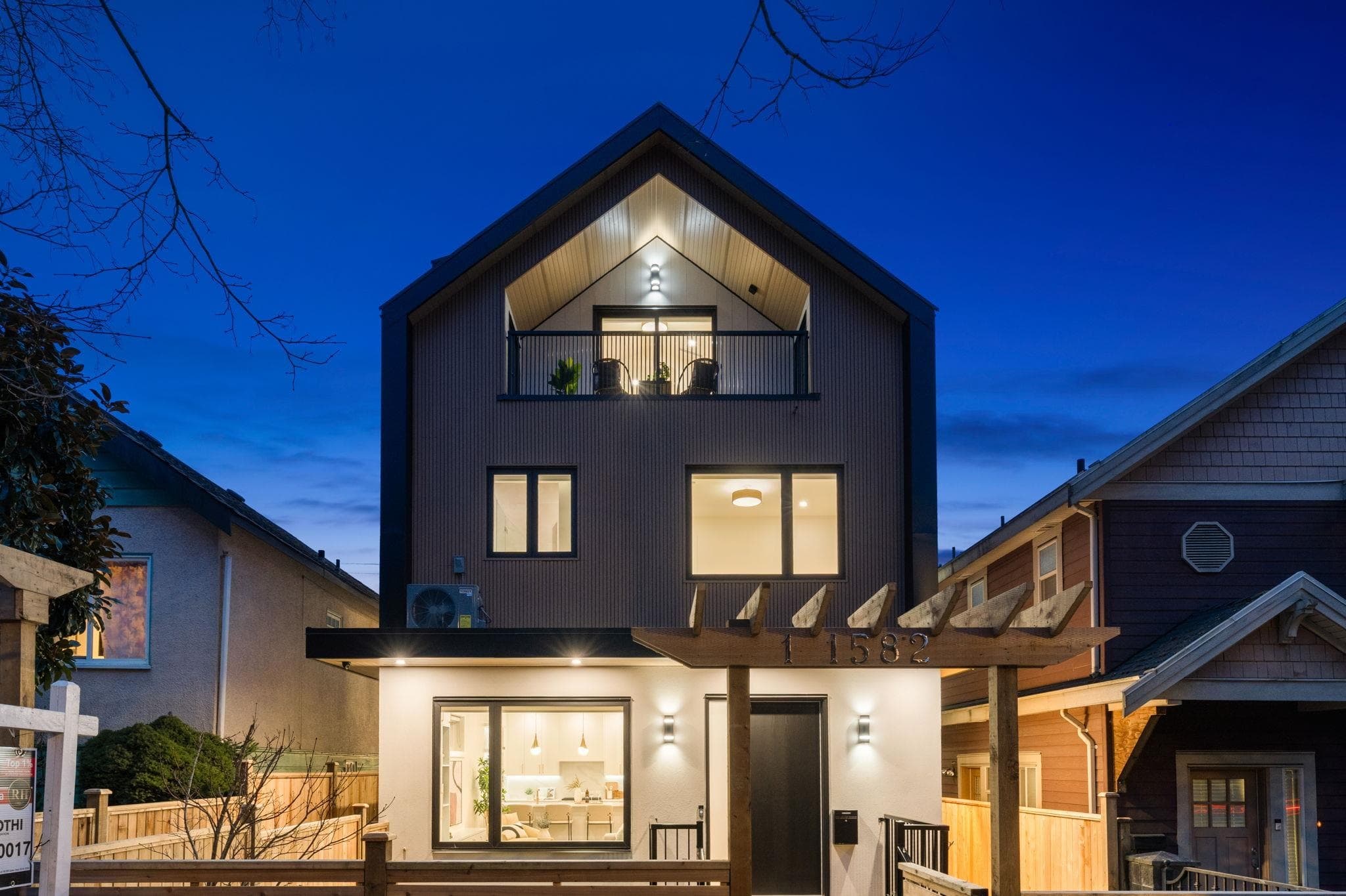 1 - 1582 E 2nd Avenue, Vancouver, V5N 1C7 — photo 1