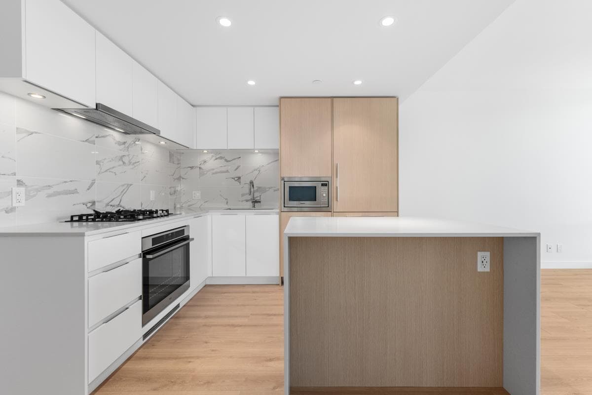 1208 - 1500 Fern Street, North Vancouver, V7J 1H6 — photo 3