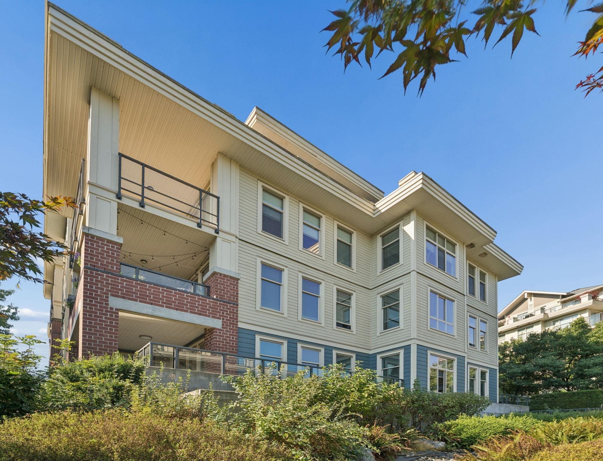 307 - 245 Ross Drive, New Westminster, V3L 0C6 — photo 1