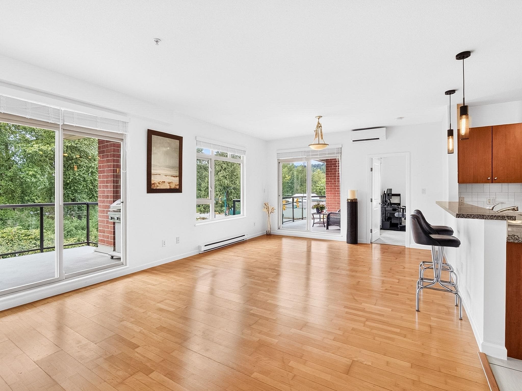 304 - 100 Capilano Road, Port Moody, V3H 5M9 — photo 2