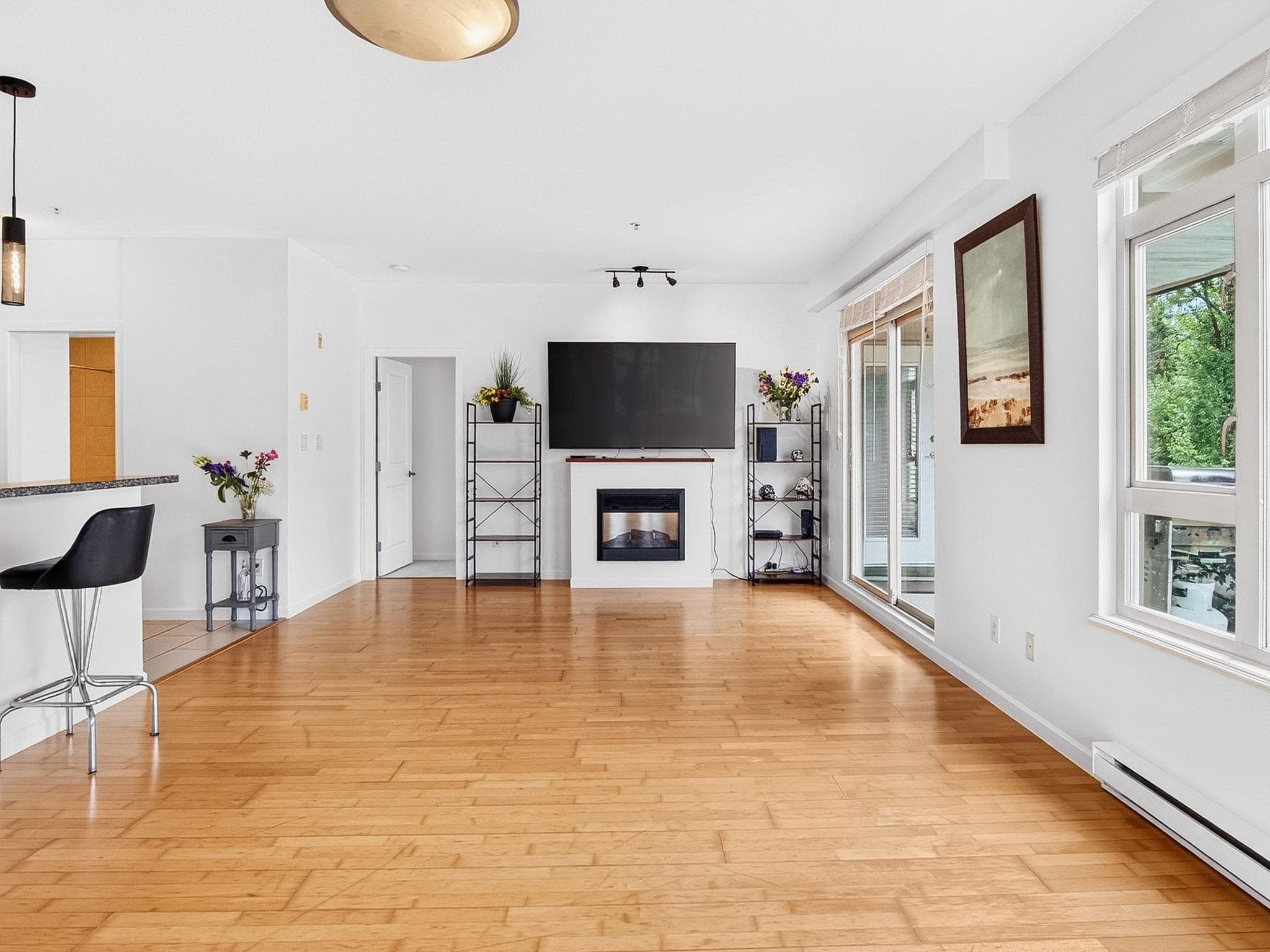 304 - 100 Capilano Road, Port Moody, V3H 5M9 — photo 3