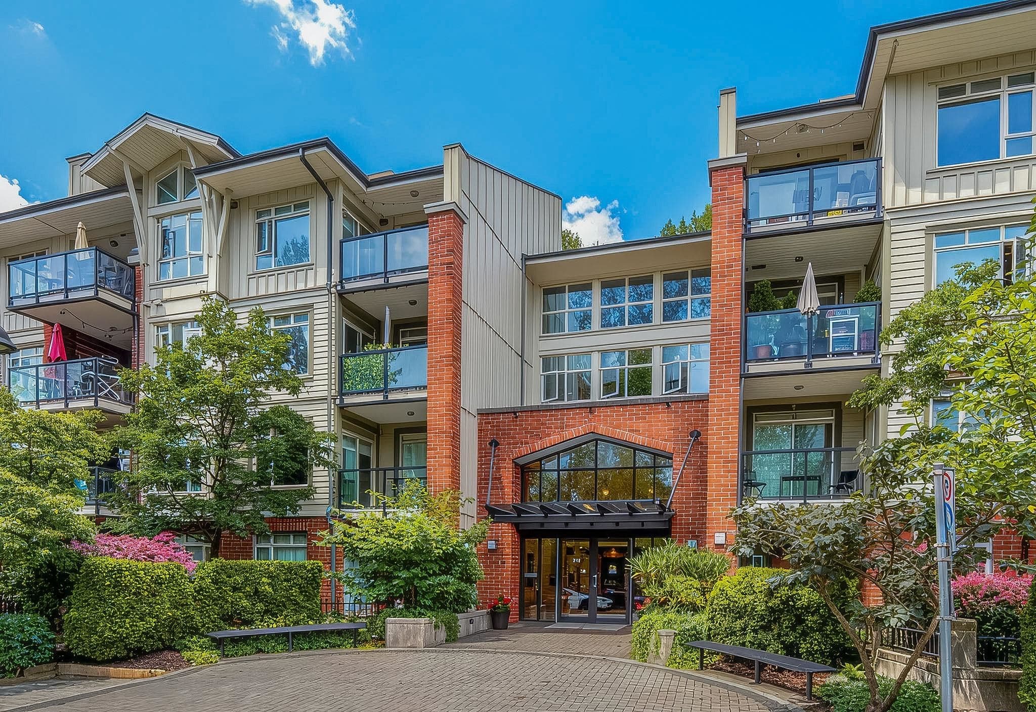 304 - 100 Capilano Road, Port Moody, V3H 5M9 — photo 1