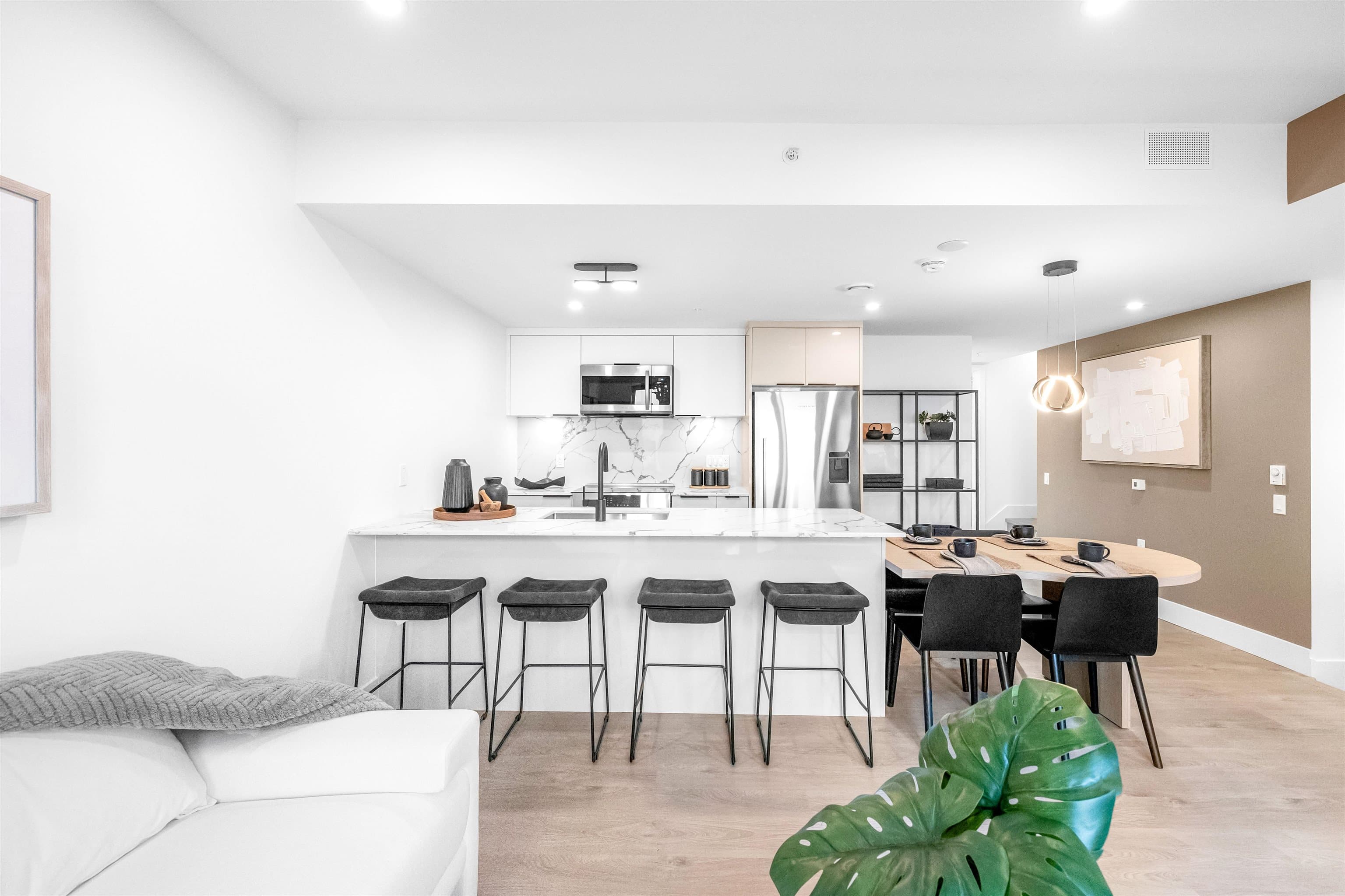 2069 E 1st Avenue, Vancouver, V5N 1B6 — photo 2