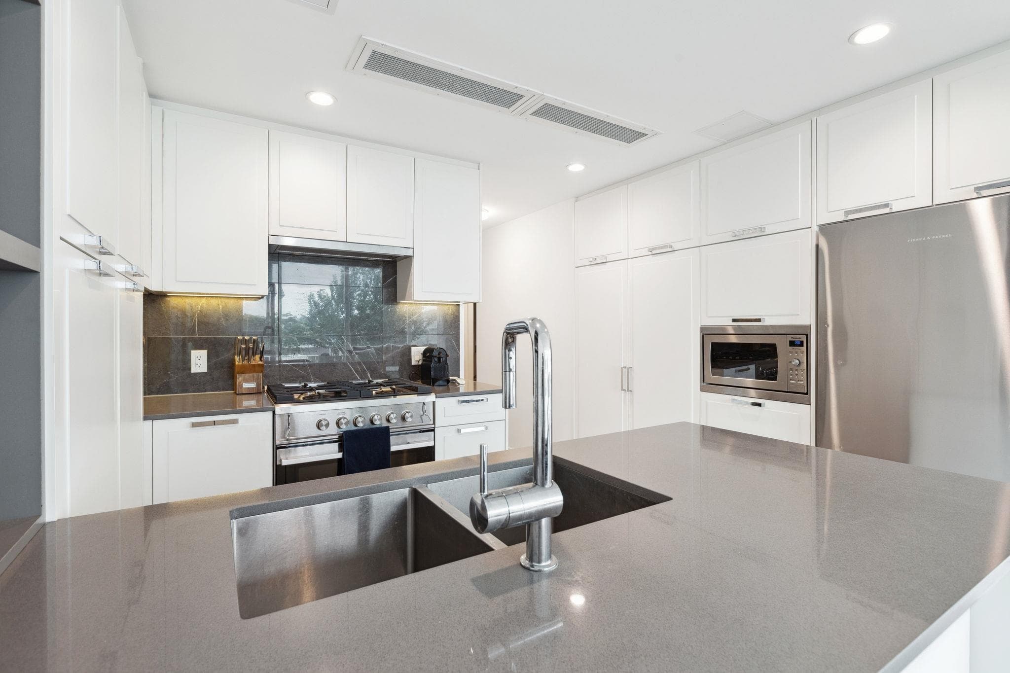 403 - 1471 Hunter Street, North Vancouver, V7J 1H3 — photo 4