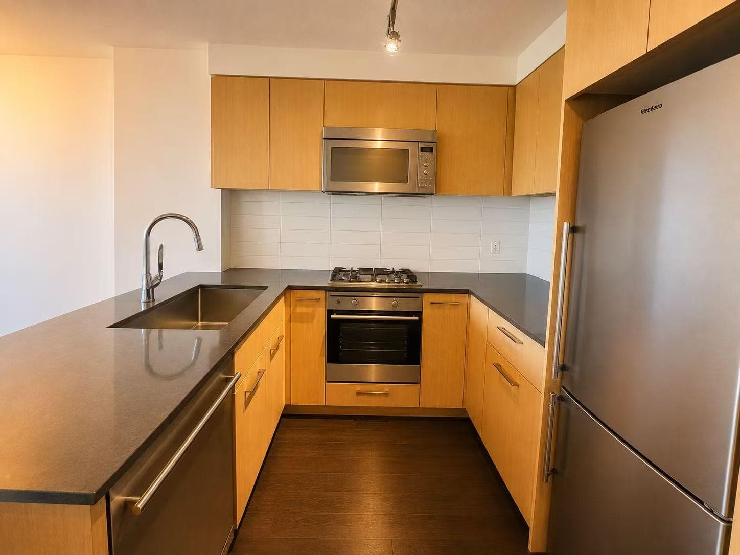 7988 Ackroyd Road, Richmond, V6X 0K6 — photo 2