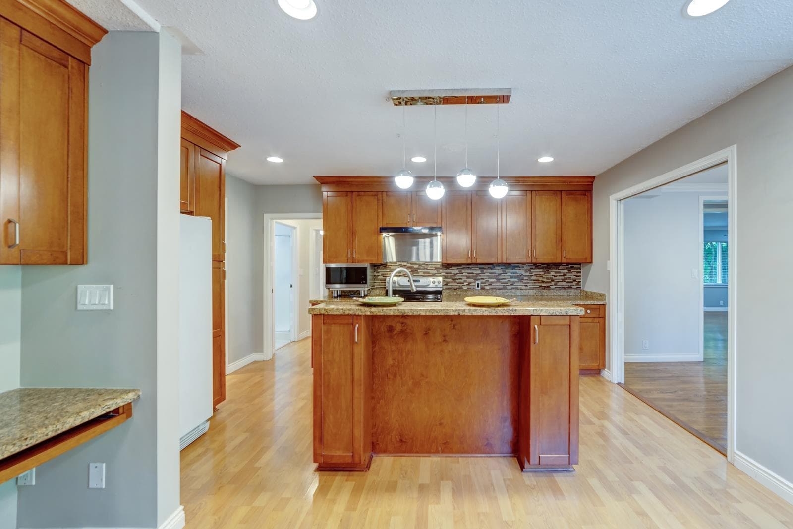 8566 109b Street, Delta, V4C 4H3 — photo 2