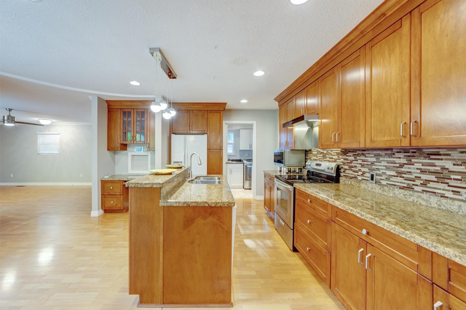 8566 109b Street, Delta, V4C 4H3 — photo 3
