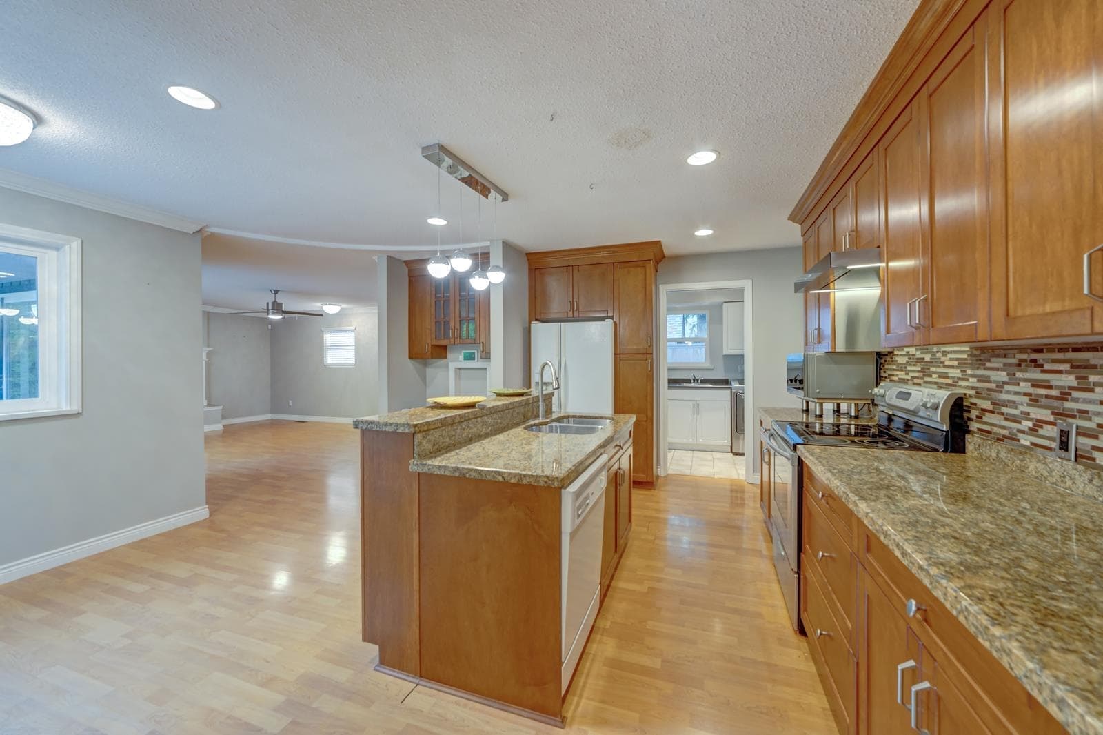 8566 109b Street, Delta, V4C 4H3 — photo 4
