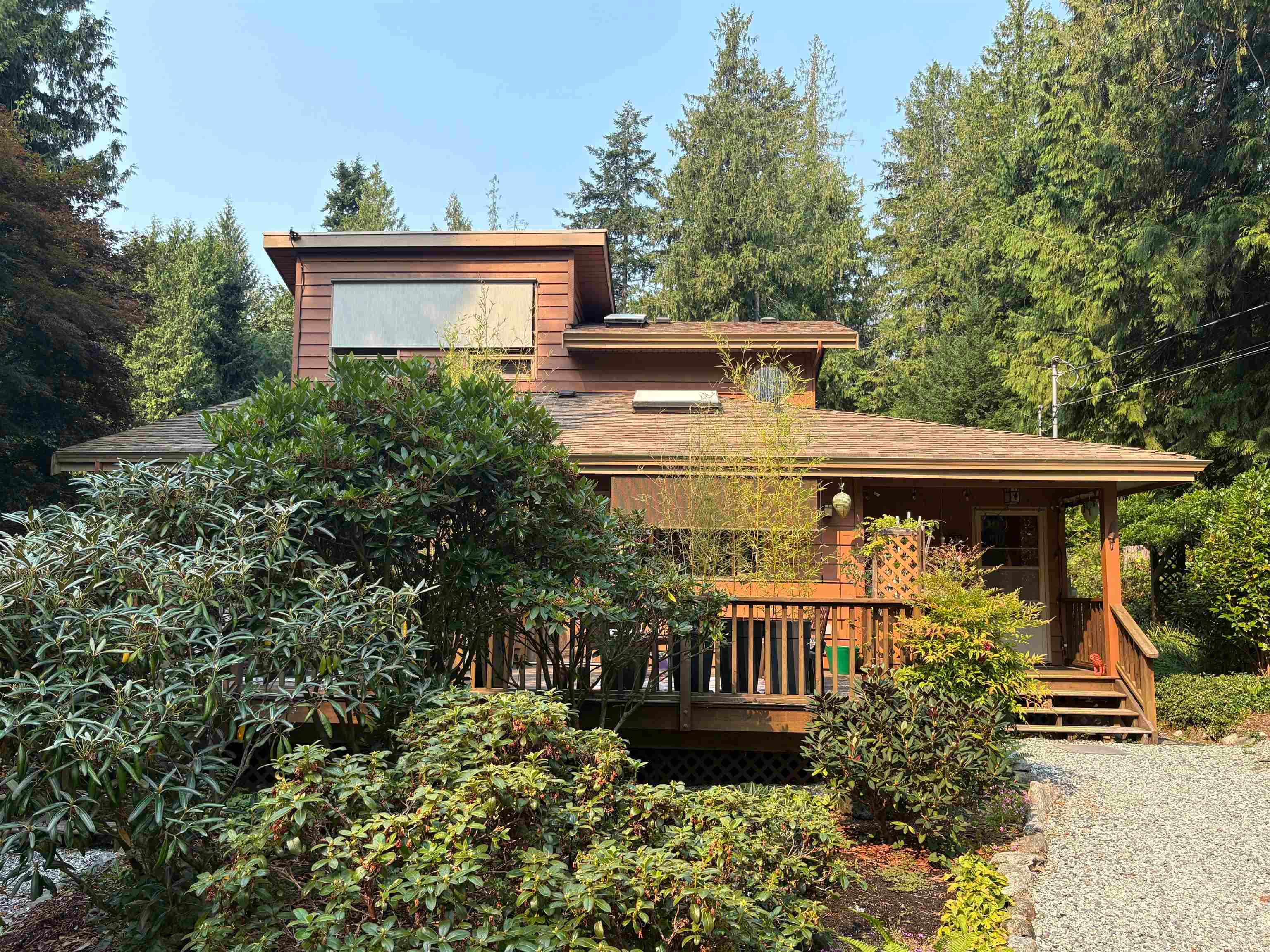 1549 Park Avenue, Roberts Creek, V0N 2W2 — photo 3