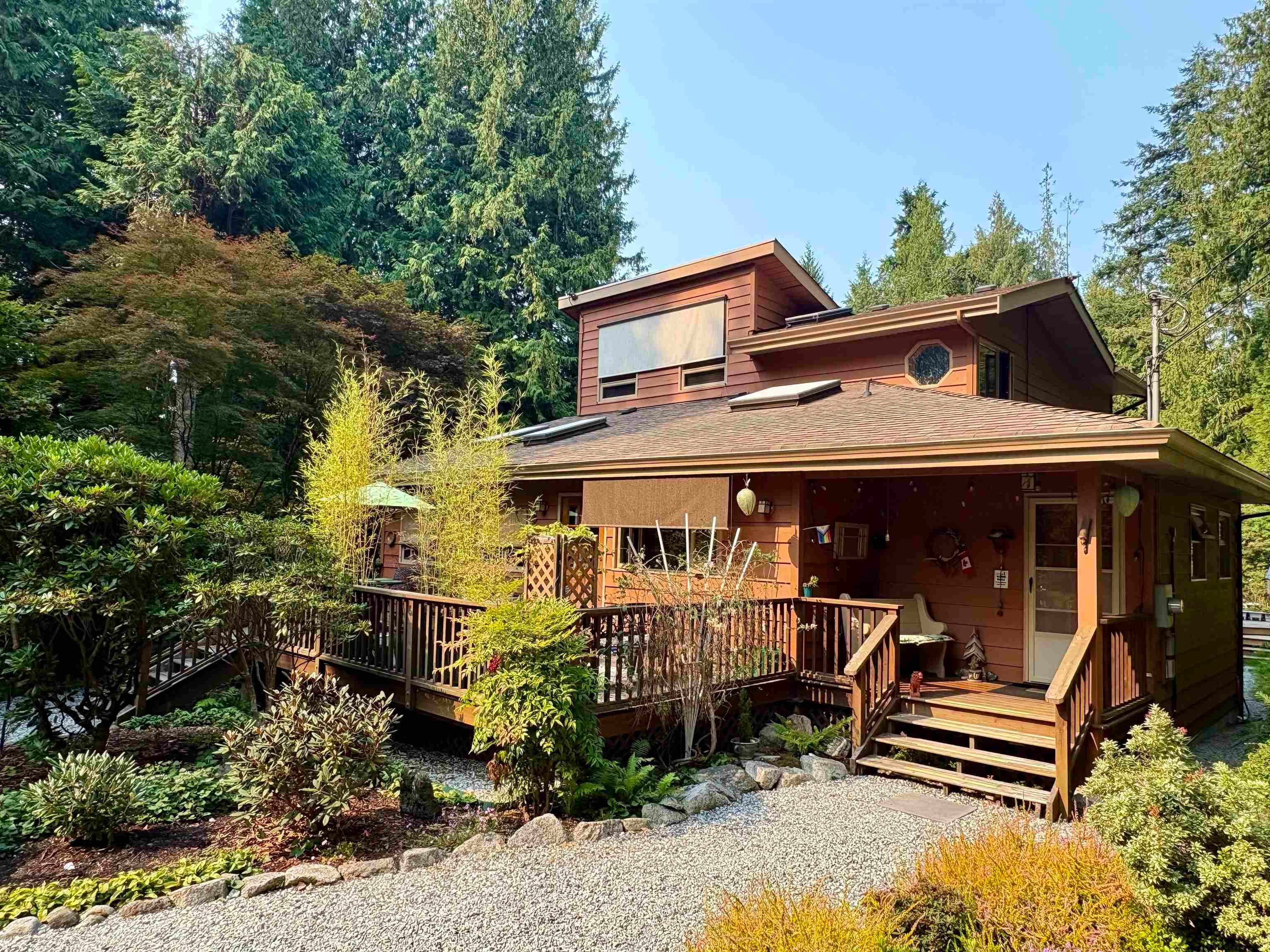 1549 Park Avenue, Roberts Creek, V0N 2W2 — photo 1