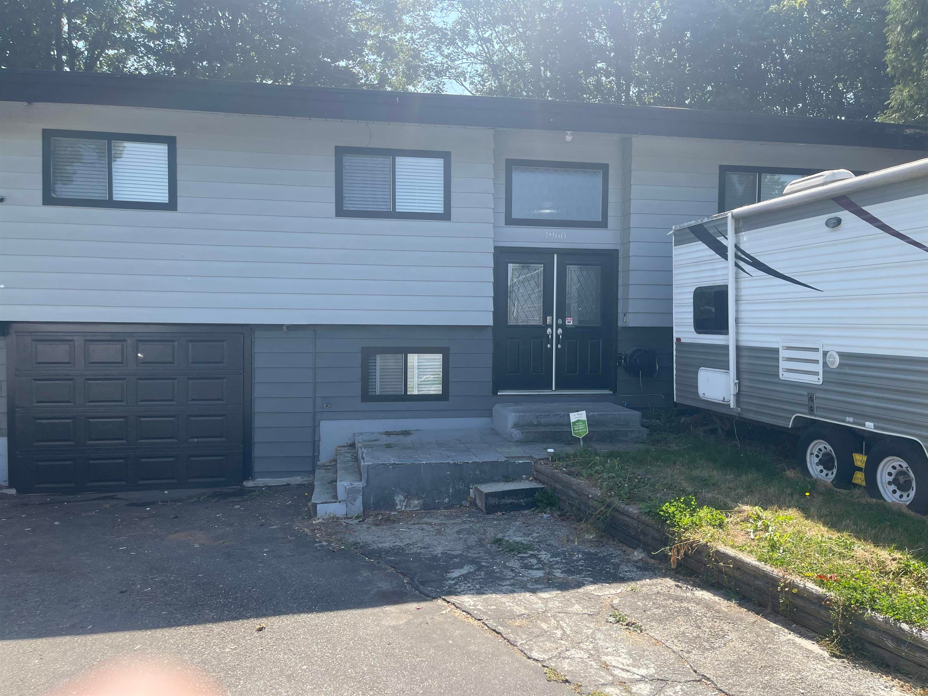 1960 Catalina Crescent, Abbotsford, V2T 3W1 — photo 1
