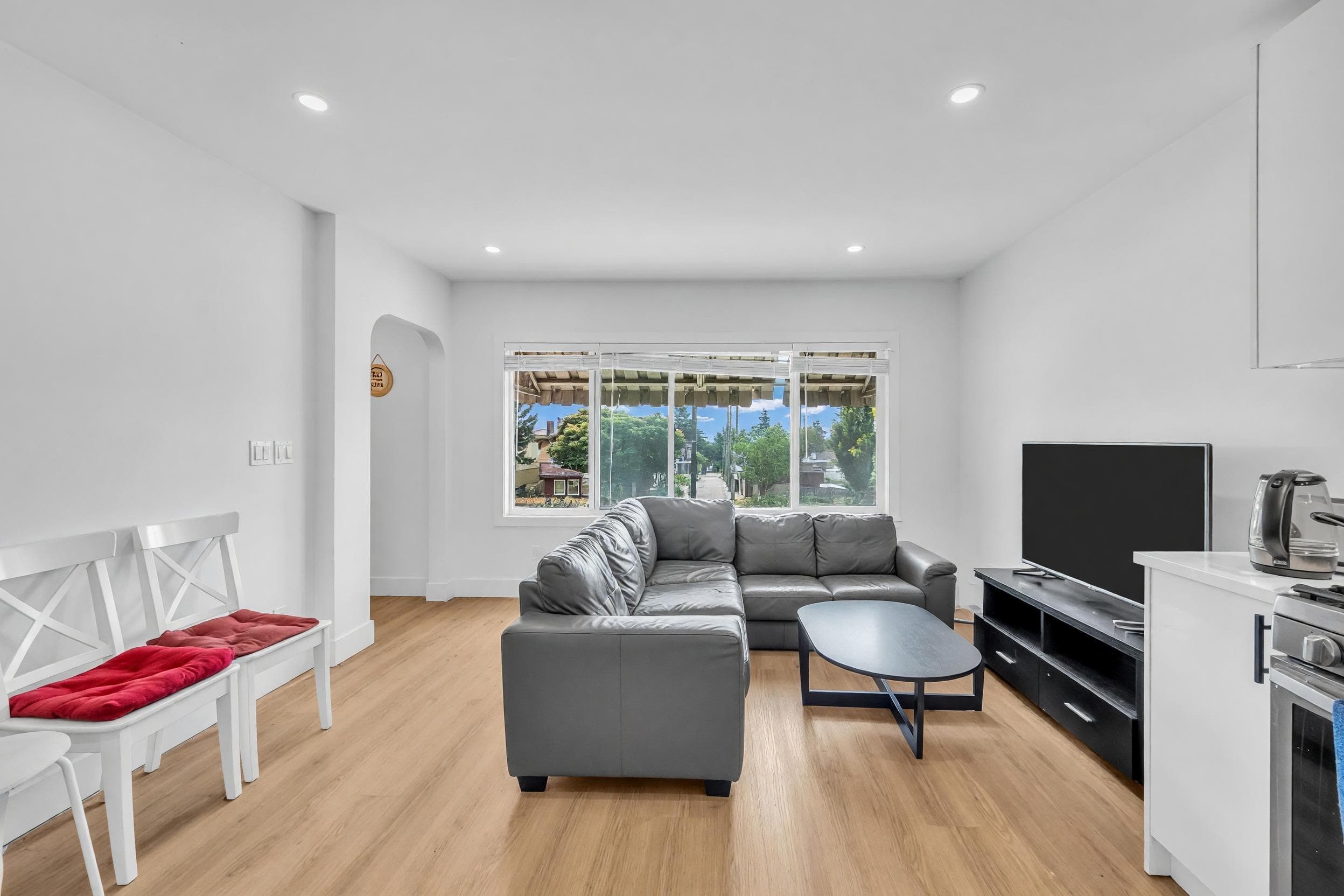 425 E 57th Avenue, Vancouver, V5X 1S8 — photo 2