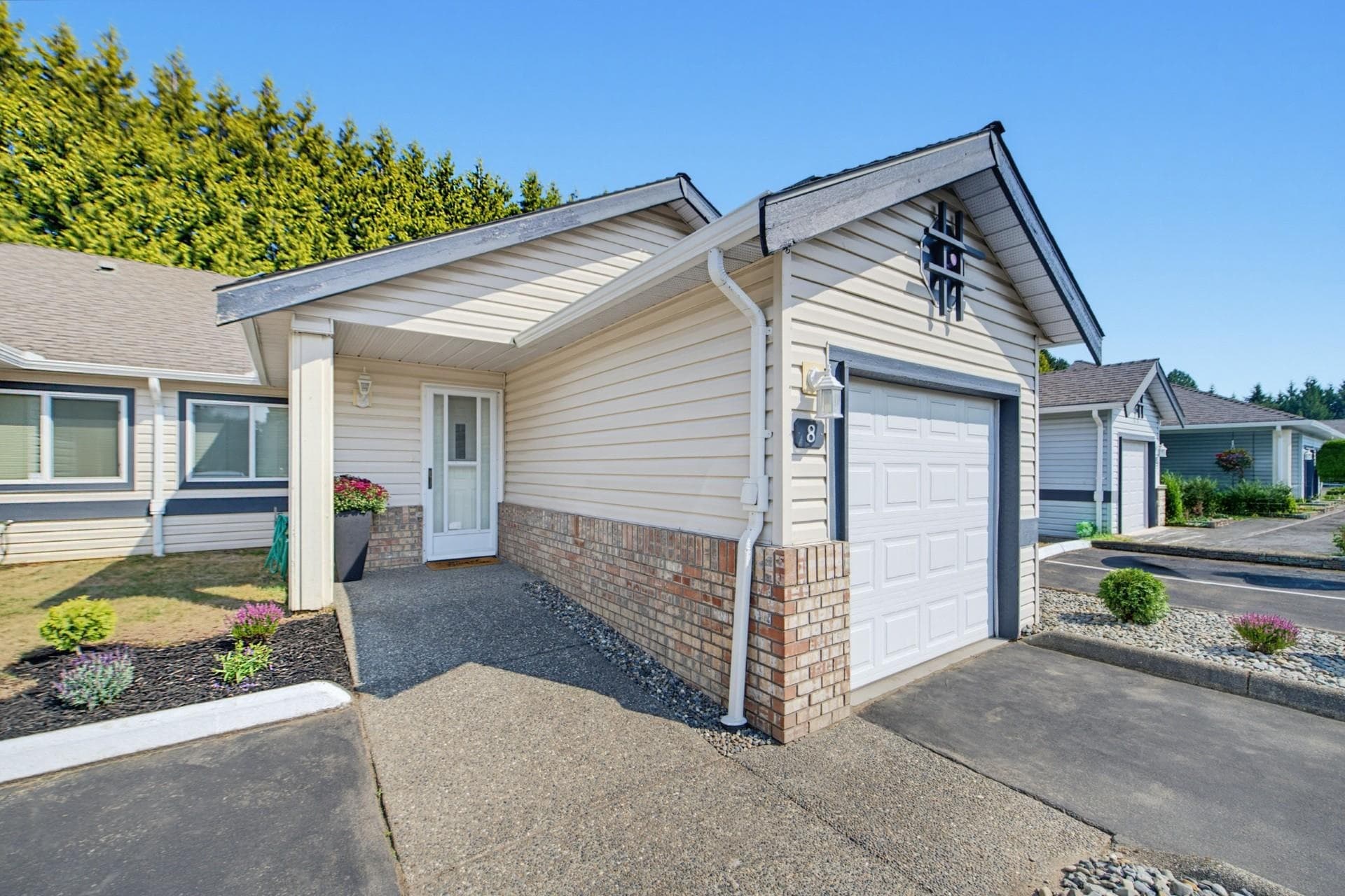 8 - 5550 Langley Bypass, Langley