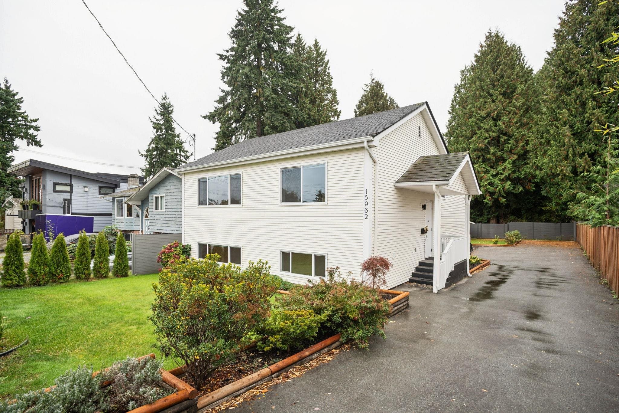 15962 North Bluff Road, White Rock, V4B 3G8 — photo 2