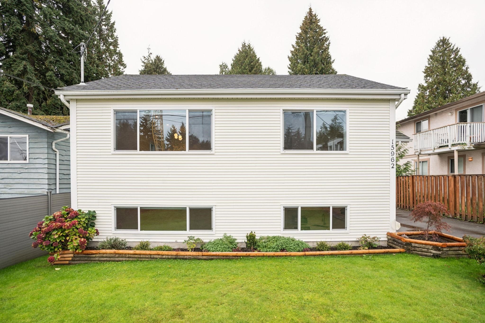 15962 North Bluff Road, White Rock, V4B 3G8 — photo 3