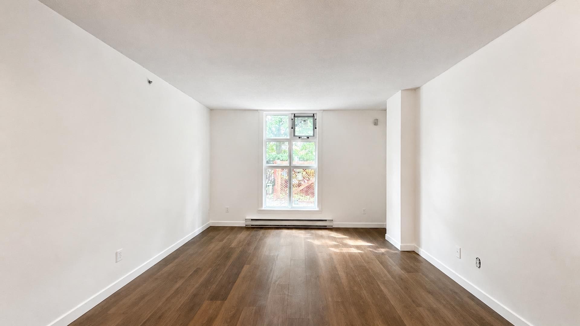 1 - 2528 E Broadway, Vancouver, V5M 4V2 — photo 2