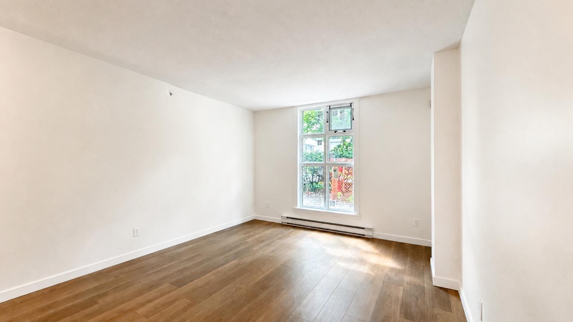 1 - 2528 E Broadway, Vancouver, V5M 4V2 — photo 3