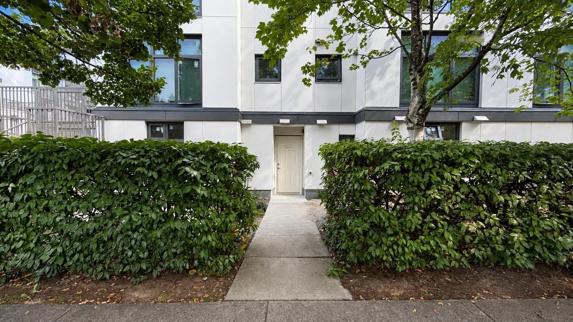 1 - 2528 E Broadway, Vancouver, V5M 4V2 — photo 1