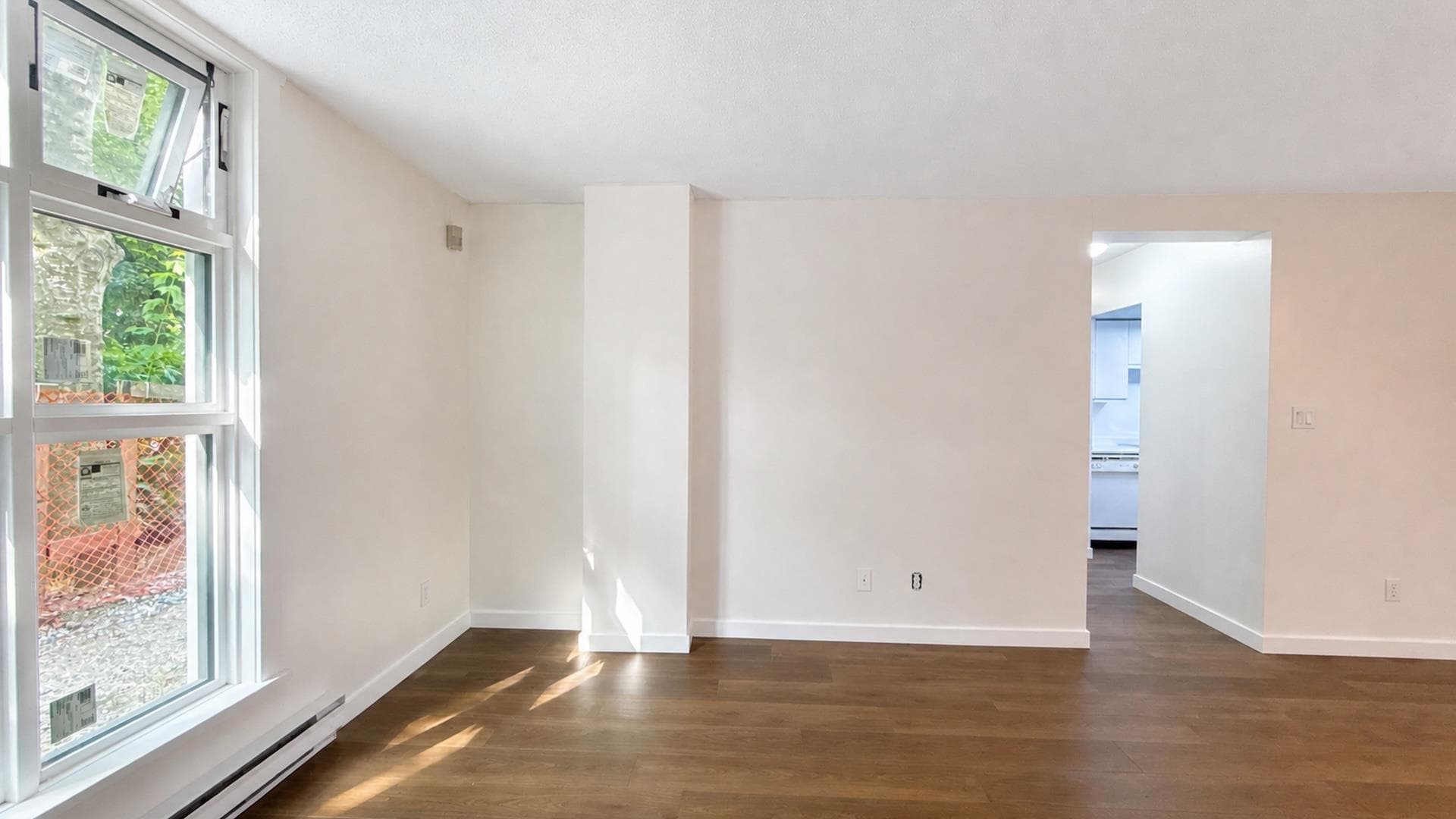 1 - 2528 E Broadway, Vancouver, V5M 4V2 — photo 4