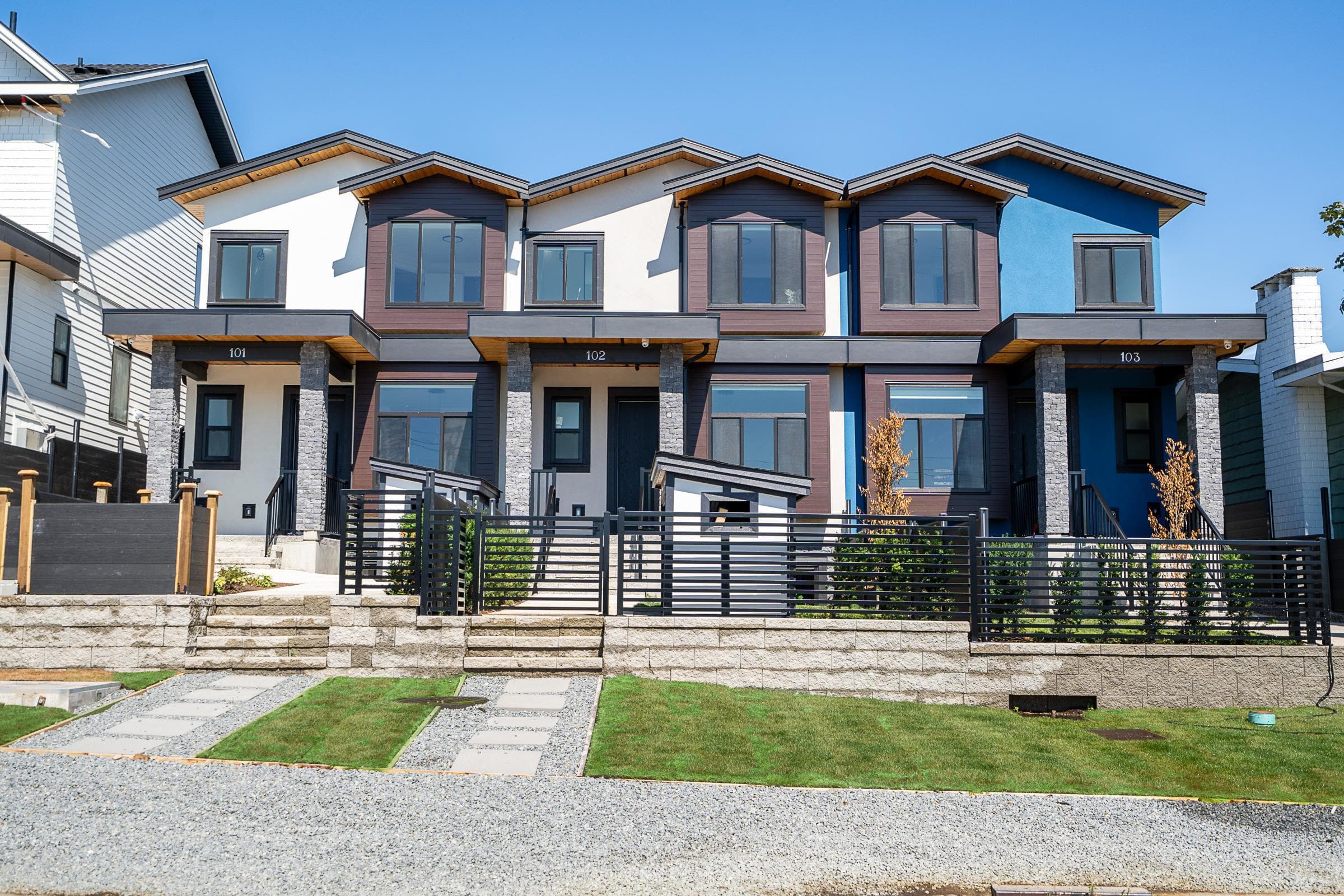 102 - 1149 Dansey Avenue, Coquitlam, V3K 3H5 — photo 1
