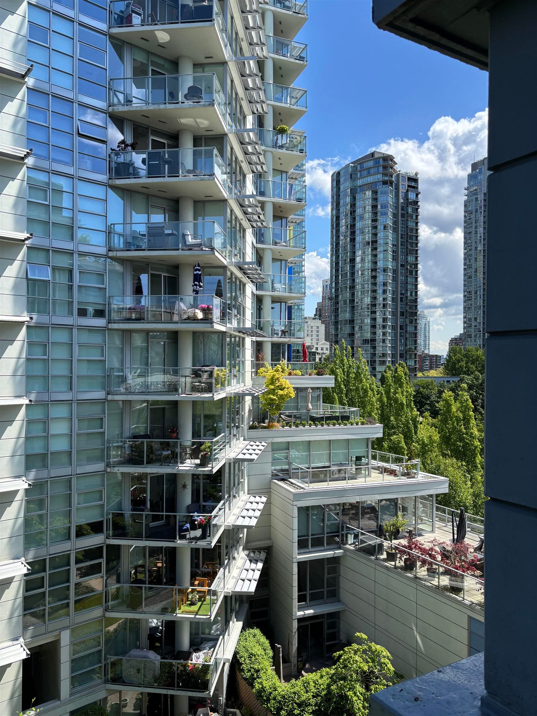 906 - 633 Kinghorne Mews, Vancouver, V6Z 3A9 — photo 2