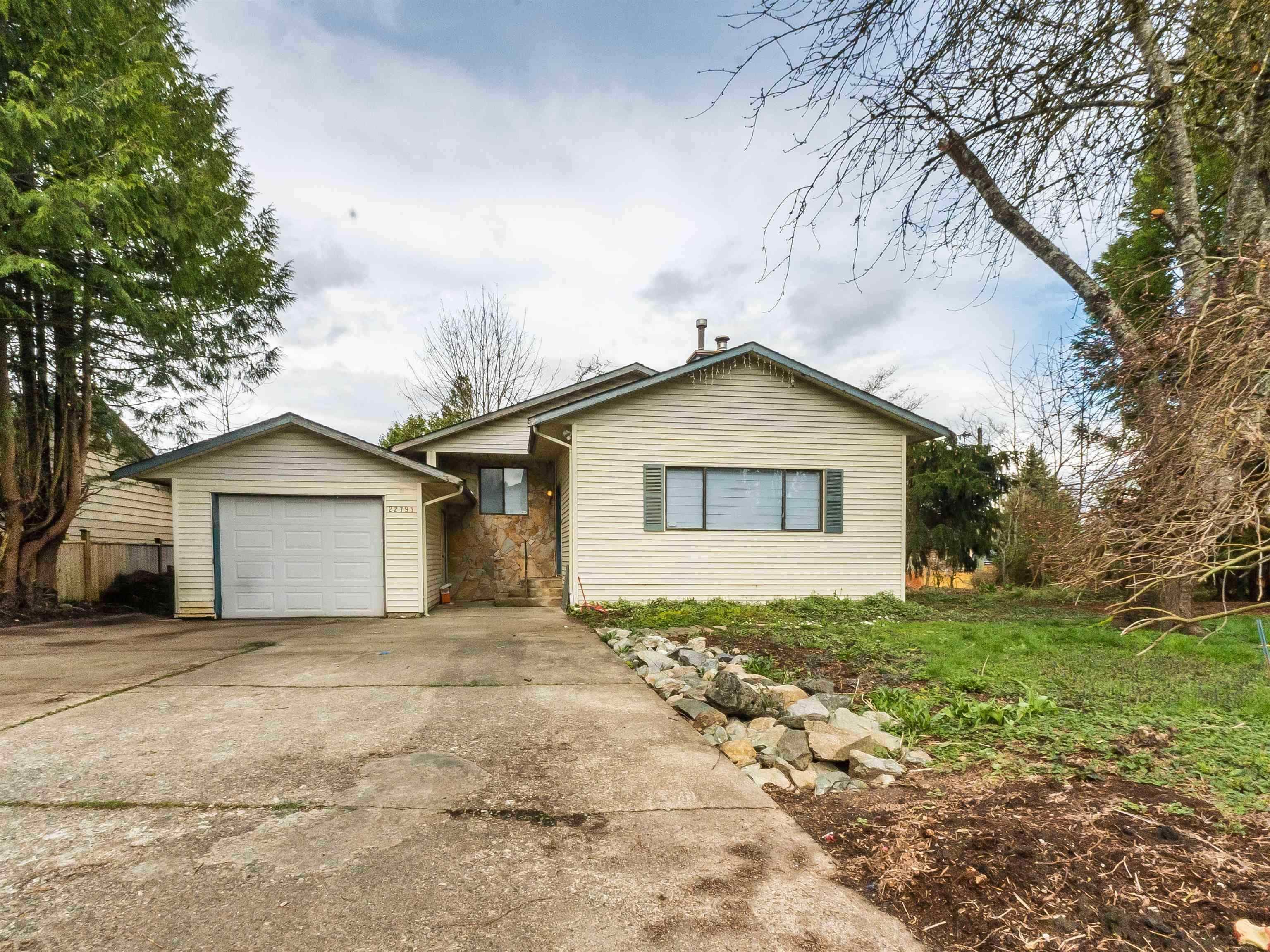 22793 Reid Avenue, Maple Ridge, V3W 4E8 — photo 1