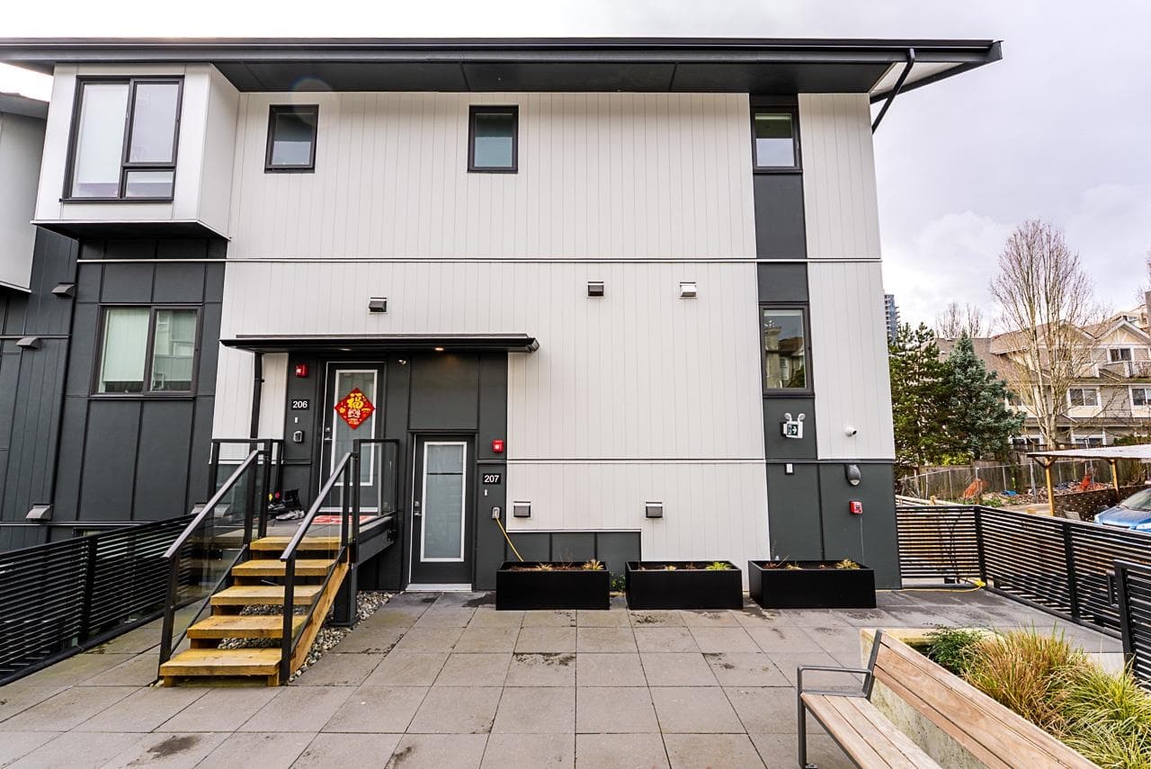 207 - 7161 17th Avenue, Burnaby, V3N 0K1 — photo 4