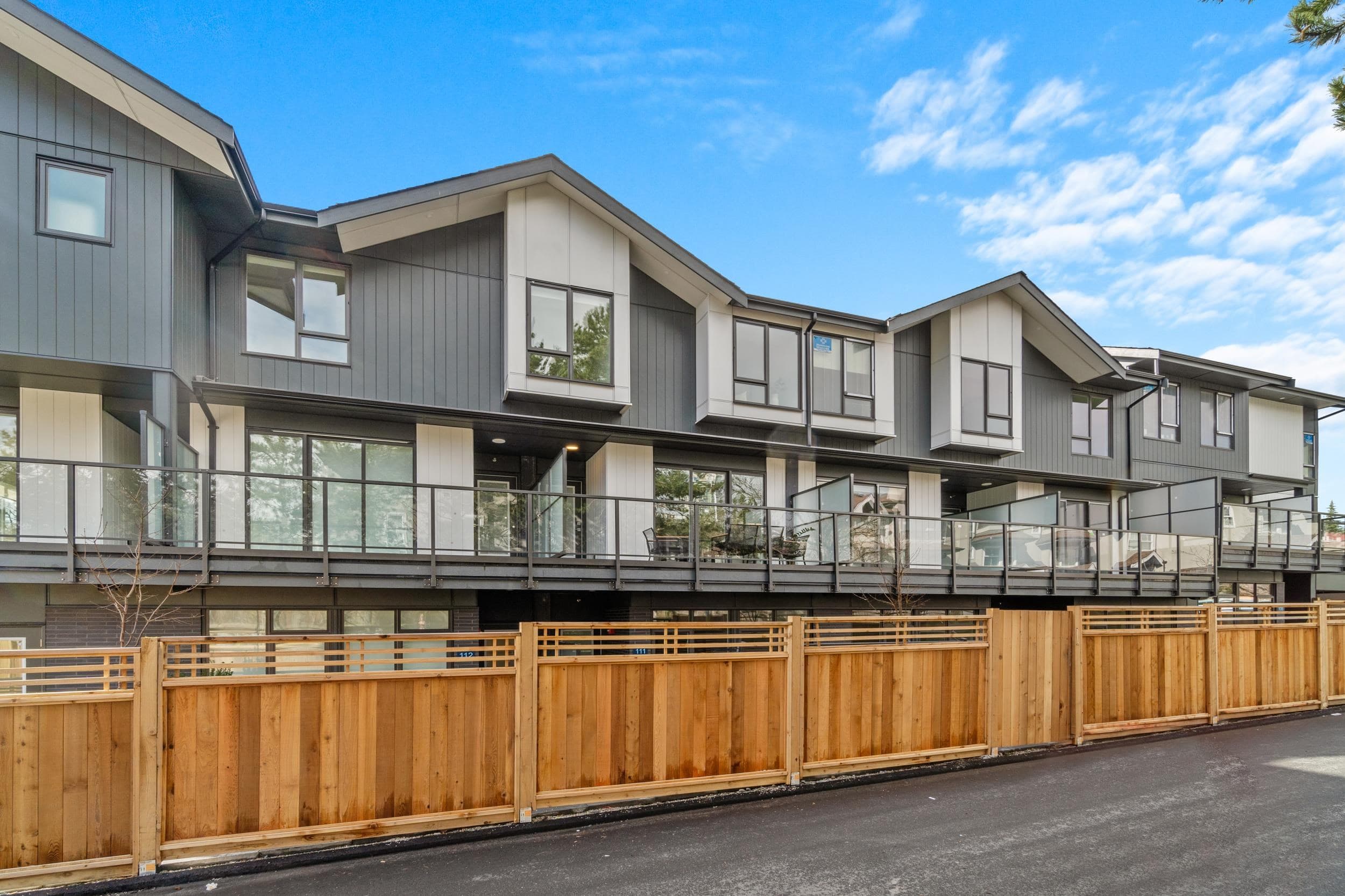 210 - 7161 17th Avenue, Burnaby, V3N 0K1 — photo 3
