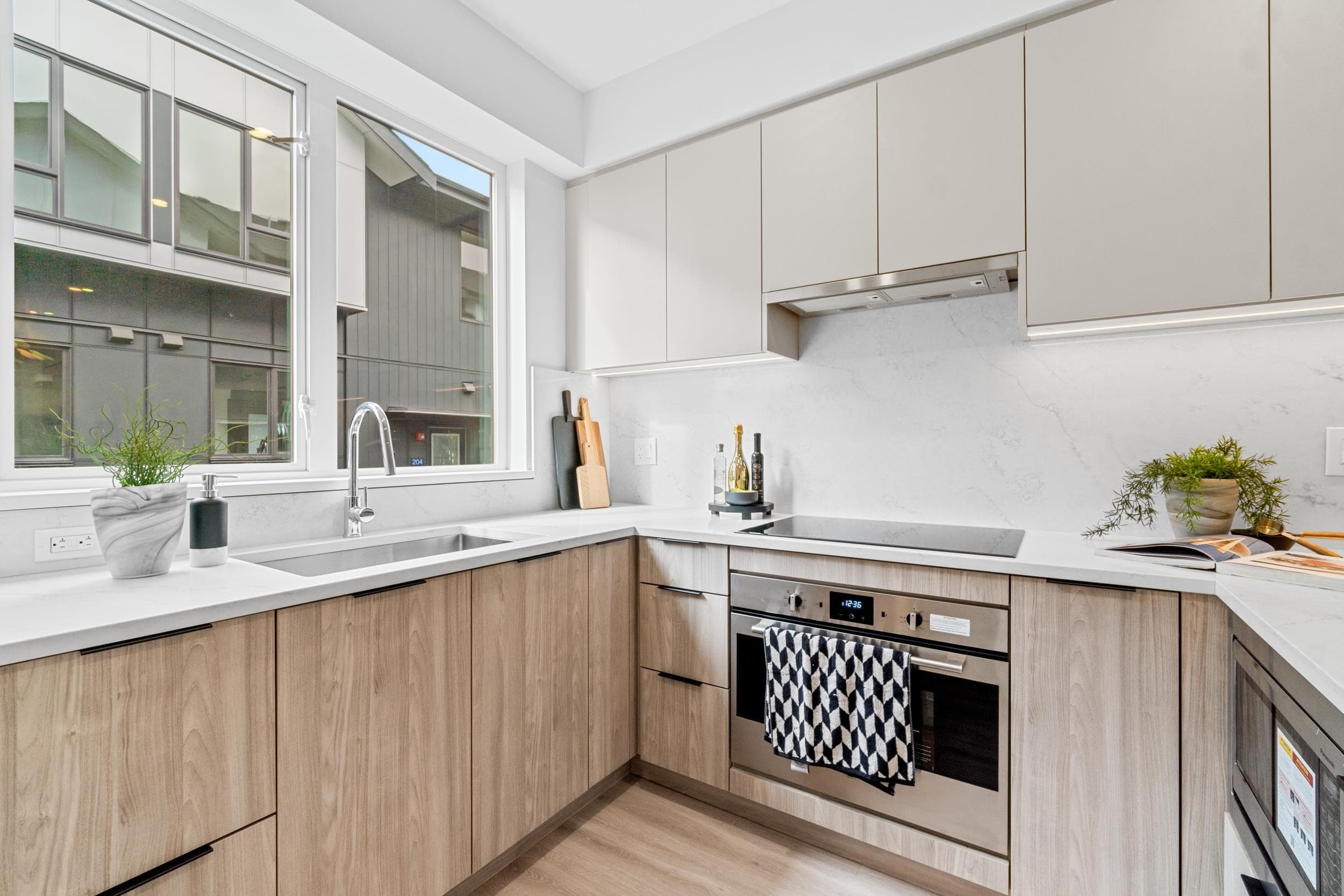 210 - 7161 17th Avenue, Burnaby, V3N 0K1 — photo 5