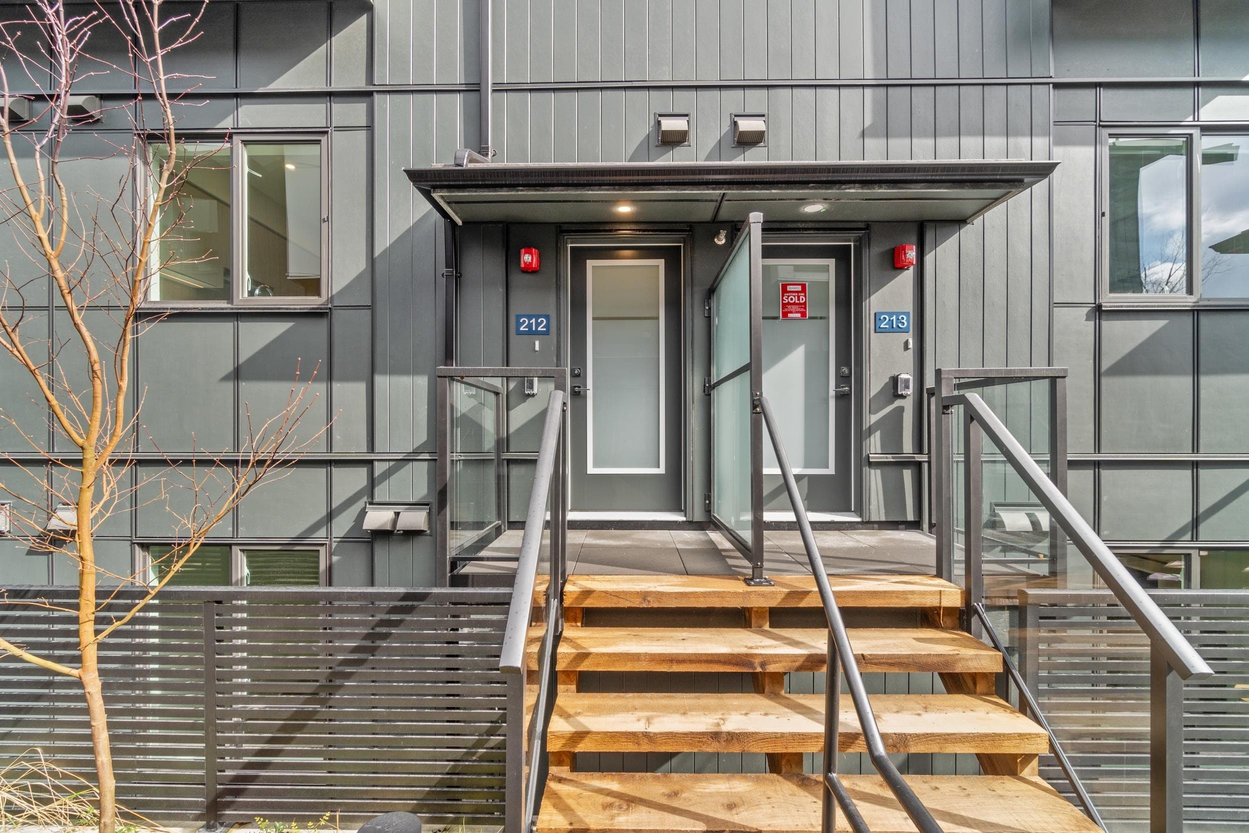 210 - 7161 17th Avenue, Burnaby, V3N 0K1 — photo 4