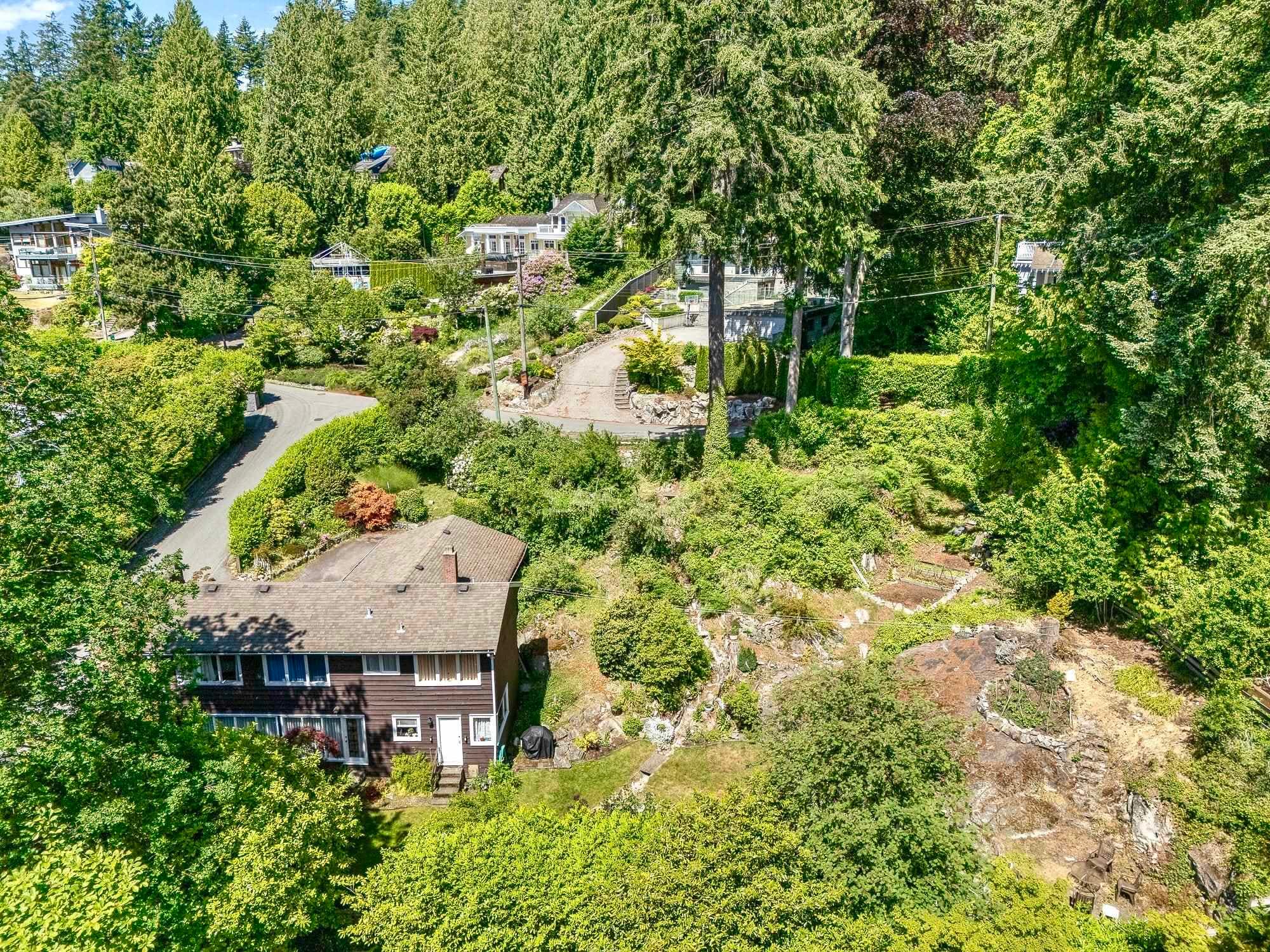 4704 Dogwood Lane, West Vancouver, V7W 1J1 — photo 3