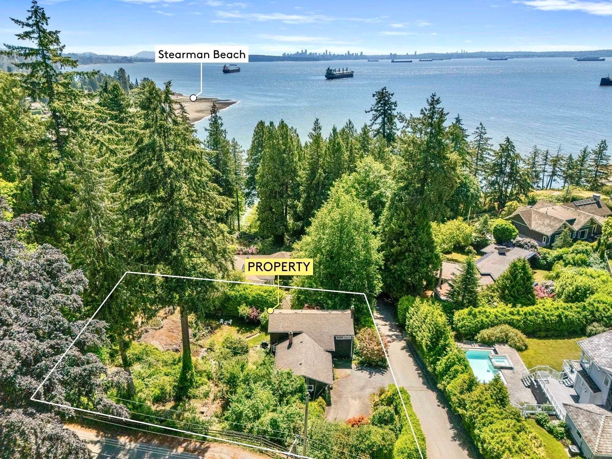 4704 Dogwood Lane, West Vancouver, V7W 1J1 — photo 1