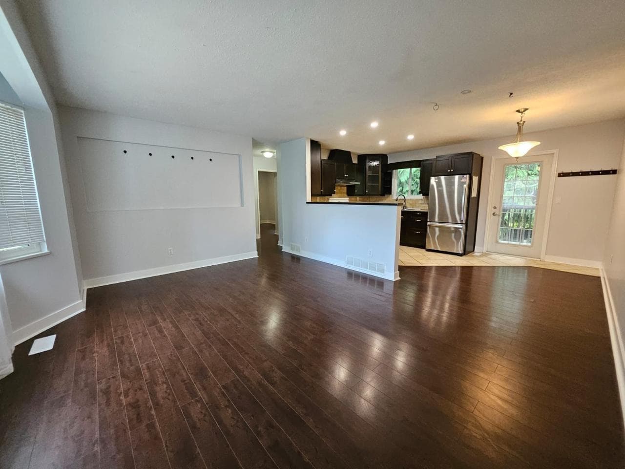 15118 91a Street, Surrey, V3R 6X1 — photo 2