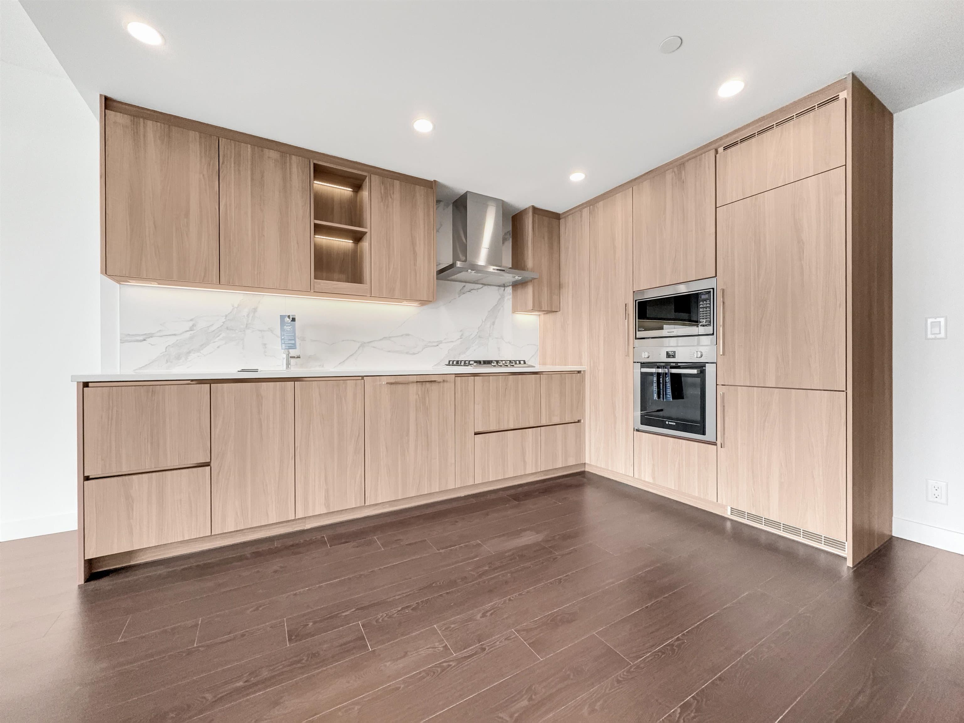 16xx - 4890 Lougheed Highway, Burnaby