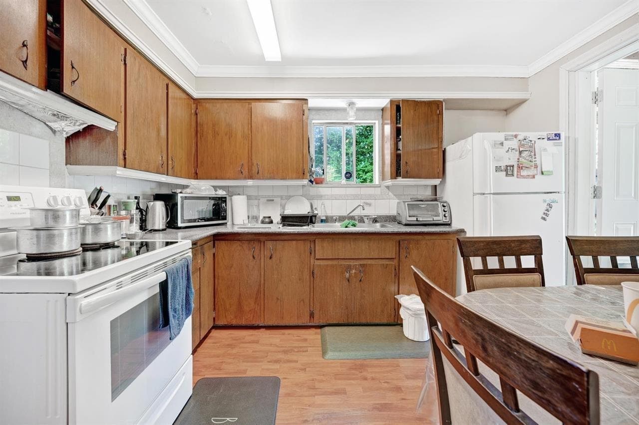 10886 132a Street, Surrey, V3T 3Y4 — photo 2