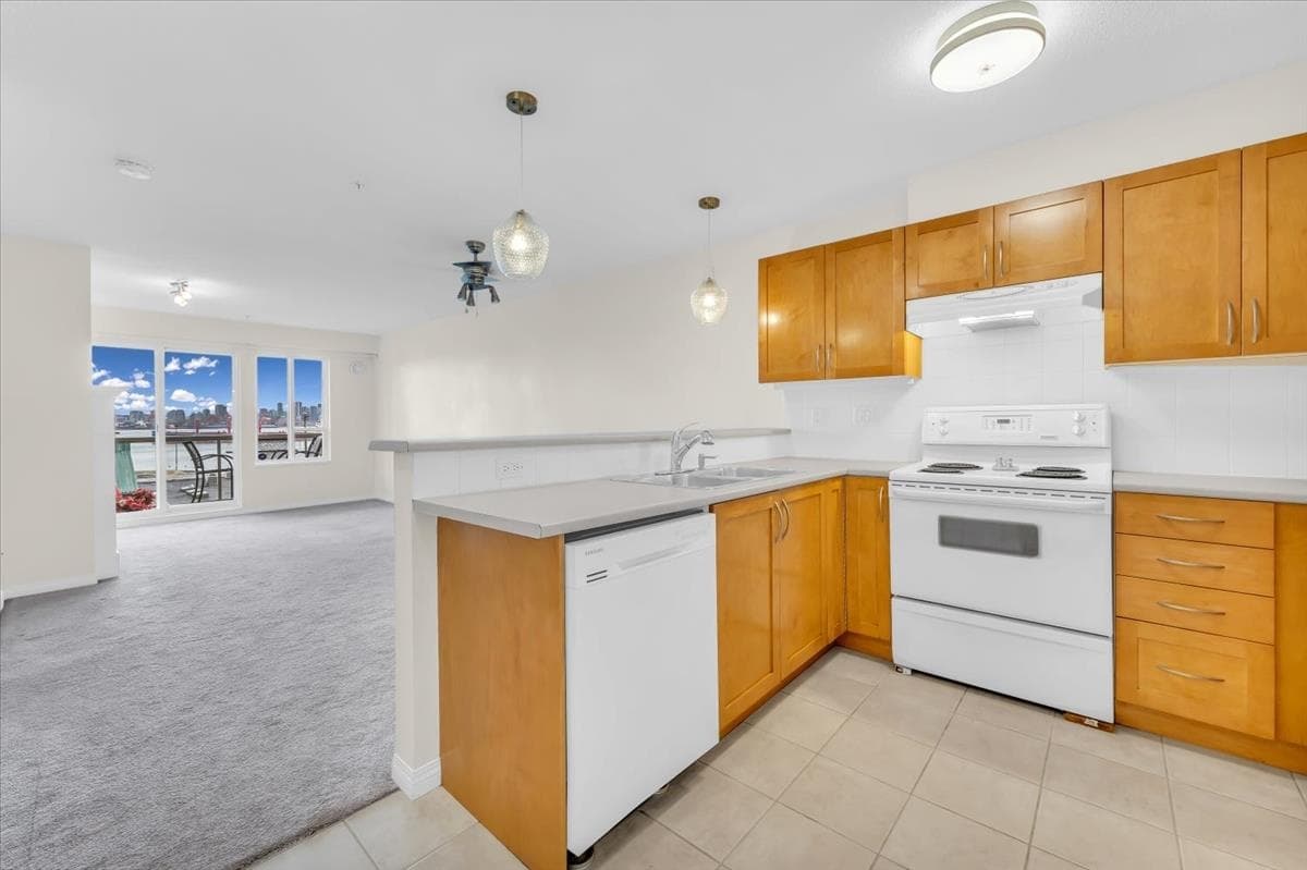 208 - 333 E 1st Street, North Vancouver, V7L 4W9 — photo 5