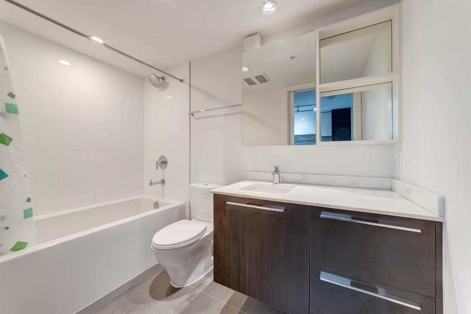 8031 Nunavut Lane, Vancouver, V5X 0C9 — photo 2