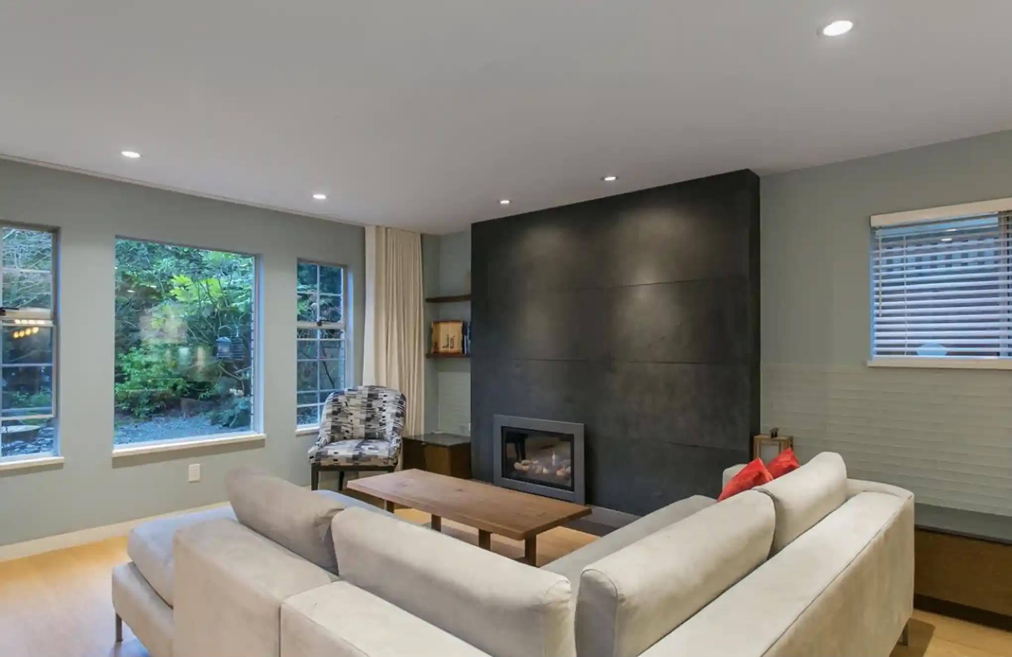 Ground Floor - 453X 16th Ave W, Vancouver