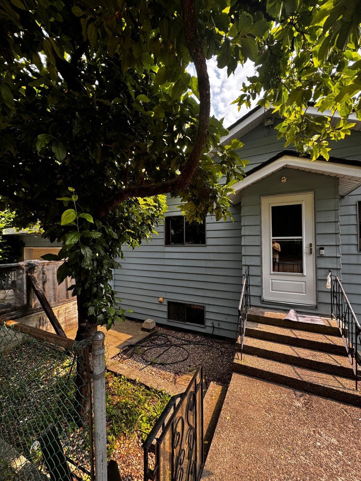 2205 Ninth Avenue, New Westminster