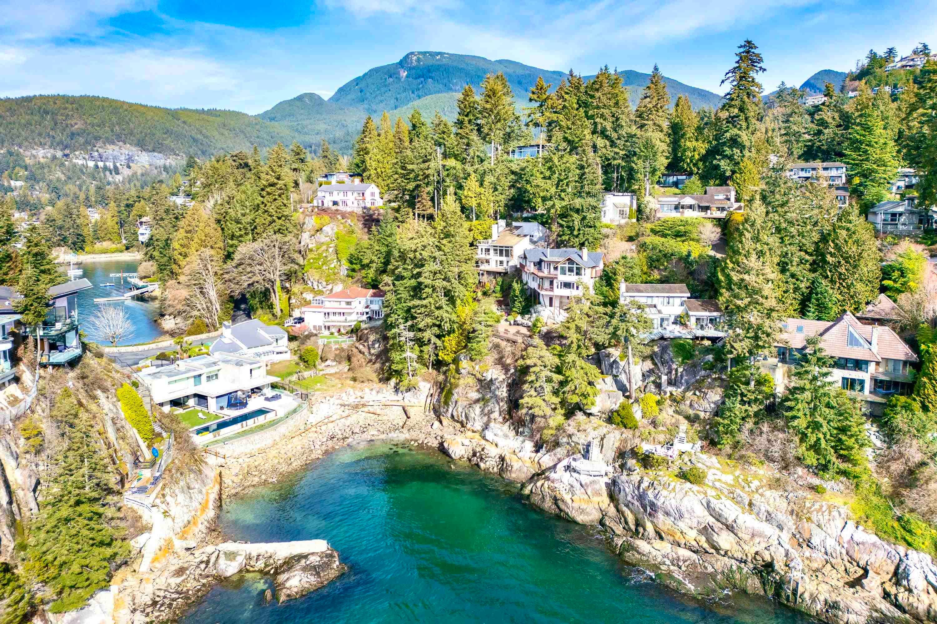 5295 Gulf Place, West Vancouver, V7W 2V9 — photo 1