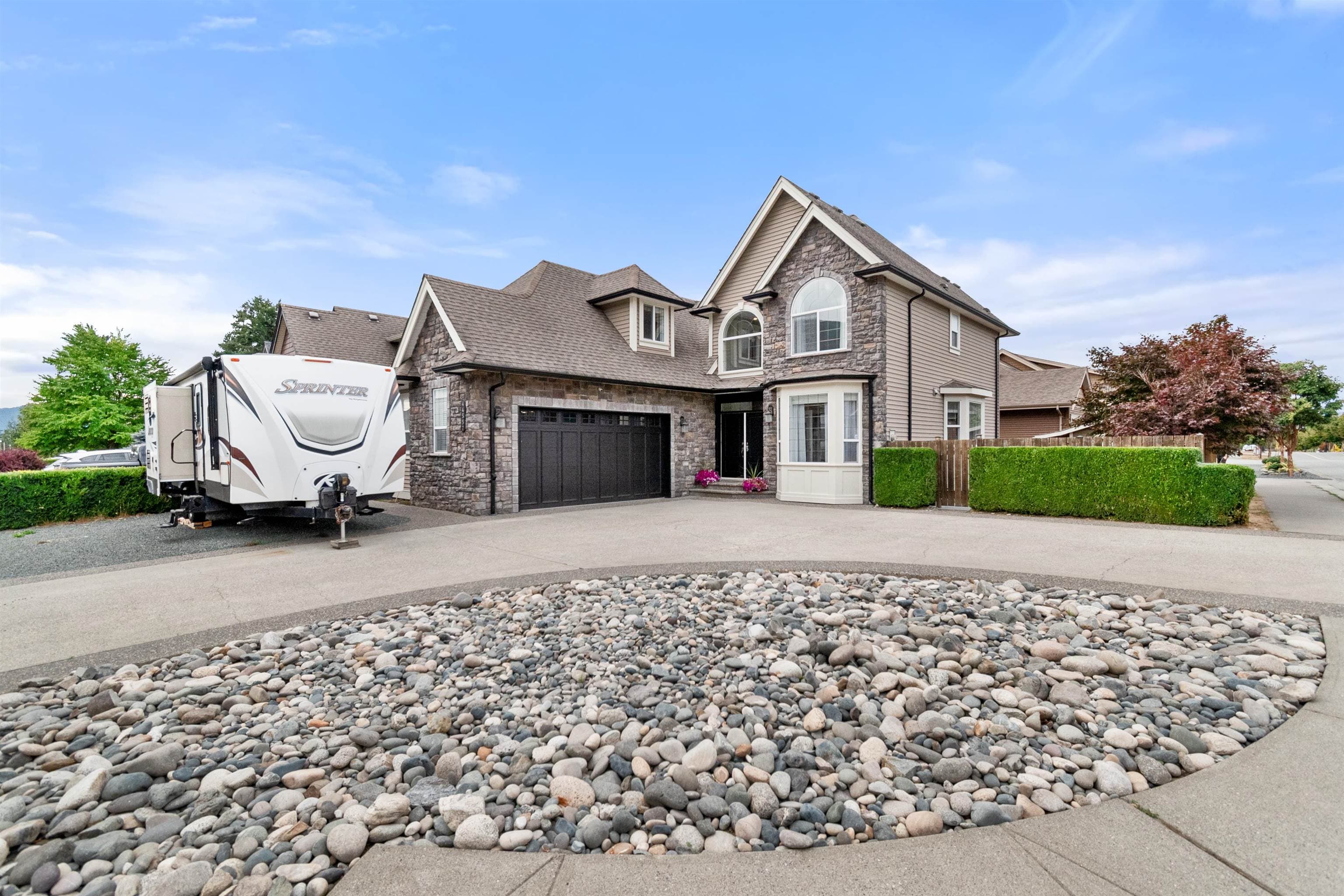 44557 Bayshore Avenue, Chilliwack, V2R 0A6 — photo 1