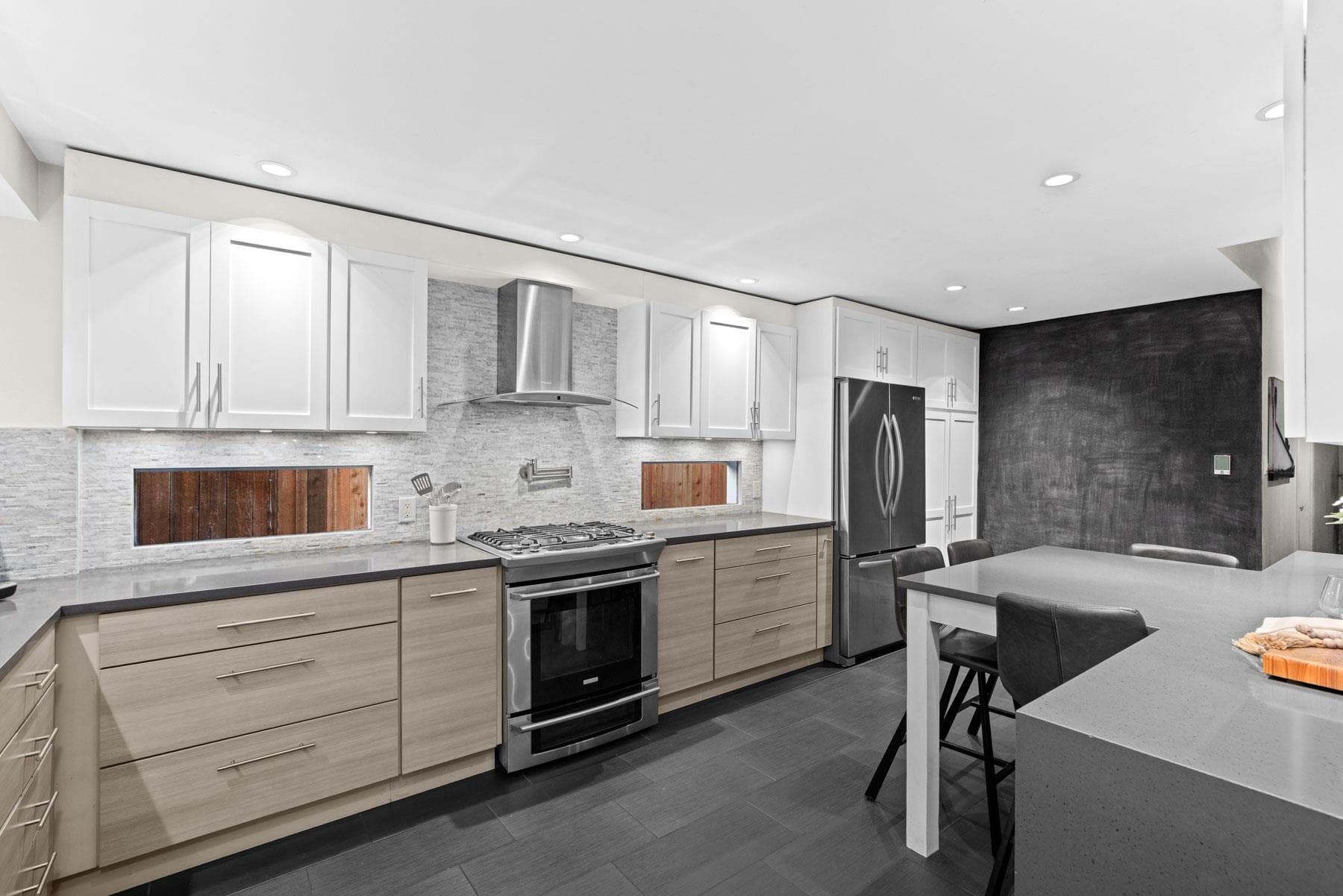 1208 Rosewood Crescent, North Vancouver, V7P 1H4 — photo 2
